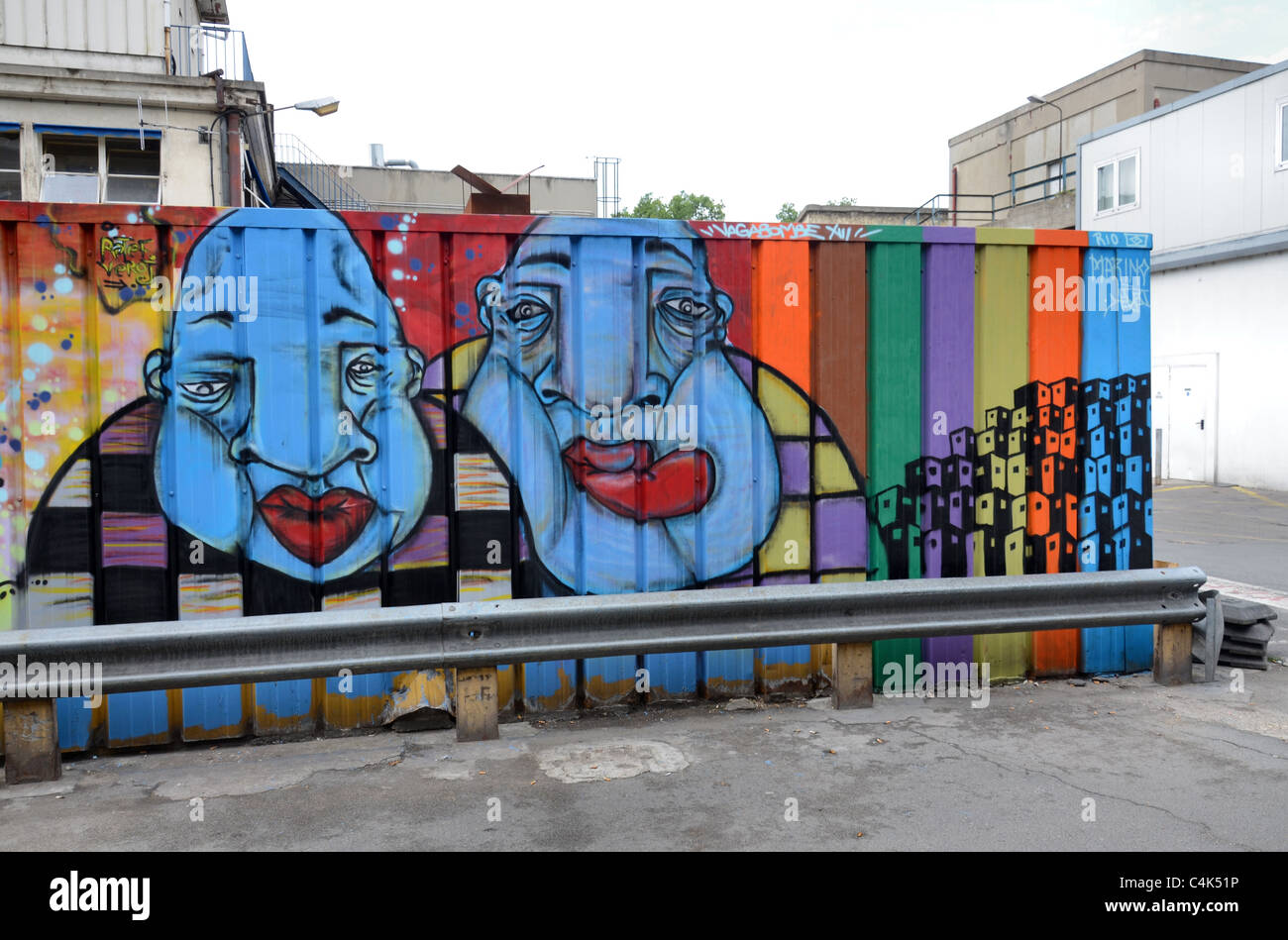 Graffiti von der Gare d ' Austerlitz in Paris, Frankreich. Stockfoto