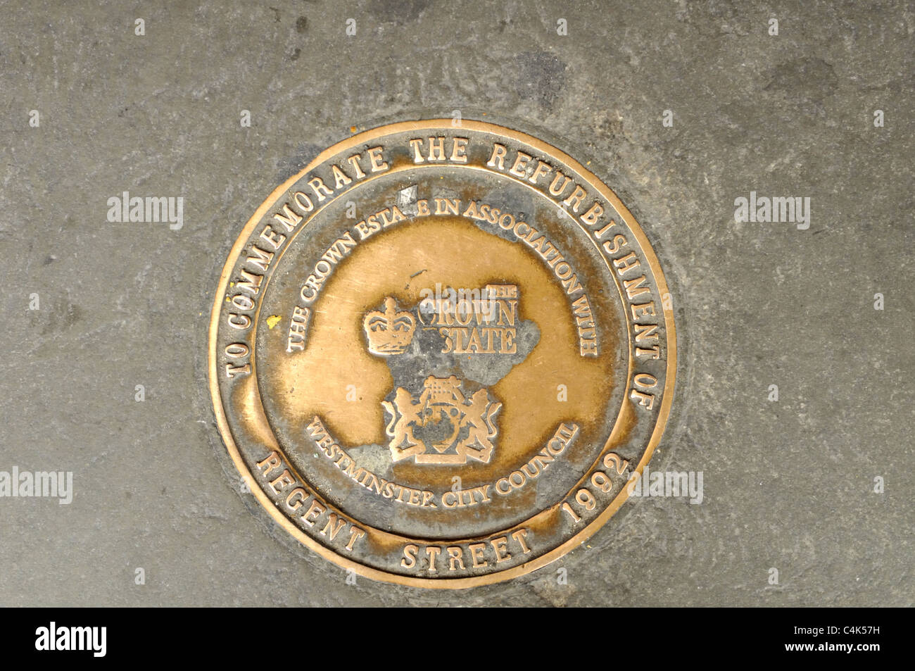 1992-Plakette gedenken die Sanierung der Regent Street, London. Stockfoto