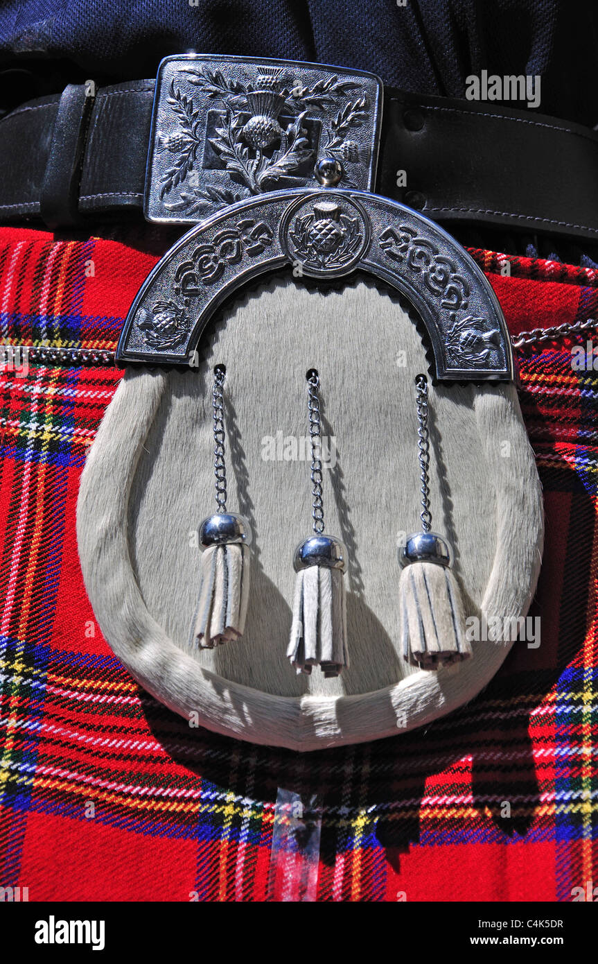 Ein Sporran und Highland dress auf den Verkauf, Altstadt, Edinburgh, Lothian, Schottland, Vereinigtes Königreich Stockfoto