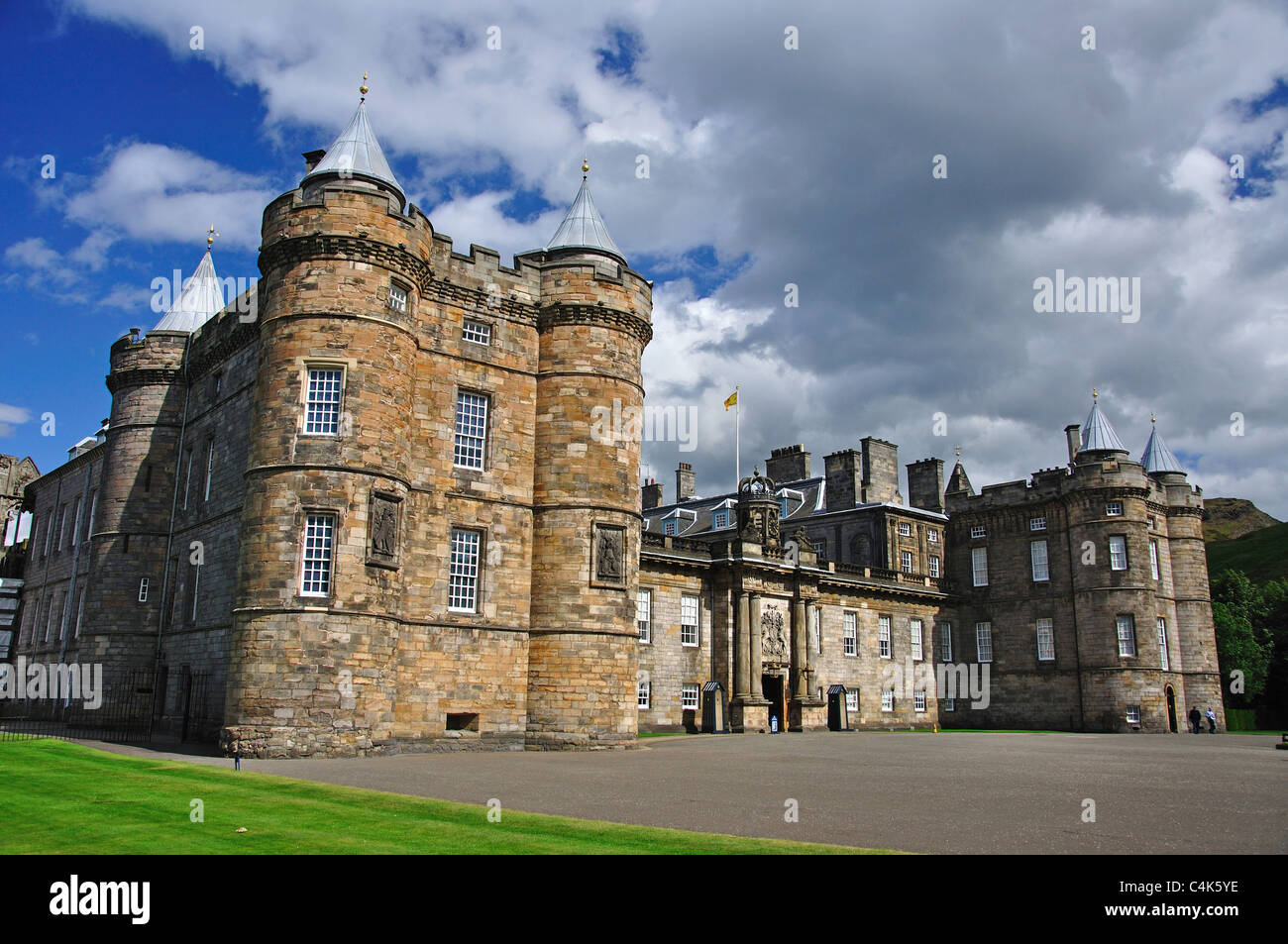 Westfassade des Holyrood Palace, Canongate, Altstadt, Edinburgh, Lothian, Schottland, Vereinigtes Königreich Stockfoto