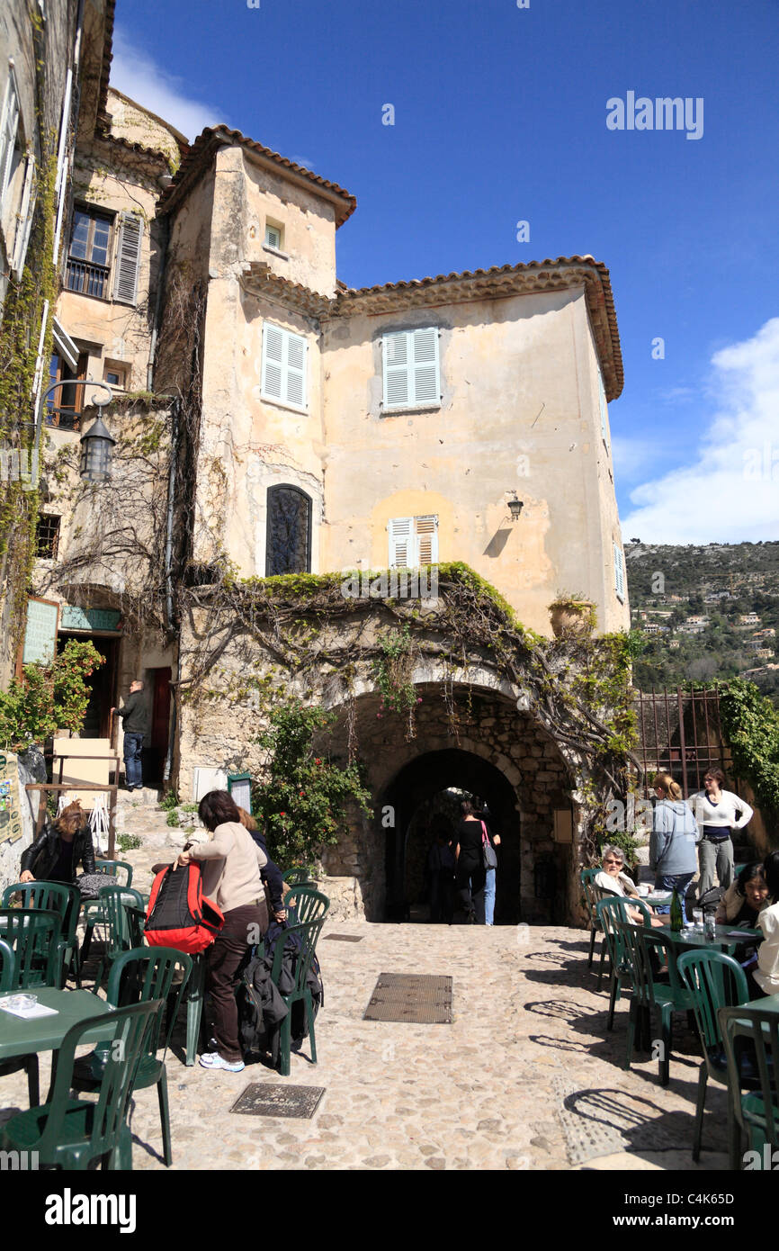 Café im Freien im malerischen Hügel Dorf Eze Netween Nizza und Monte Carlo an der Cote d ' Azur-Frankreich Stockfoto