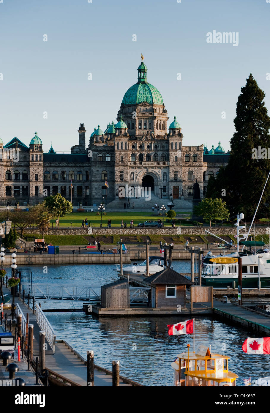 Die Victoria Regierung Parlamentsgebäude in der Provinz British Columbia, Kanada Fronten stolz den inneren Hafen. Stockfoto