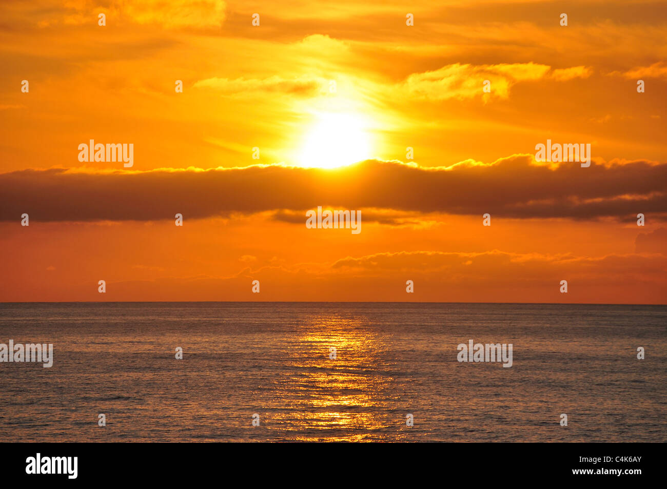 Sonnenuntergang über Meer, MS Eurodam Cruise Ship, Nordsee, Nordeuropa Stockfoto