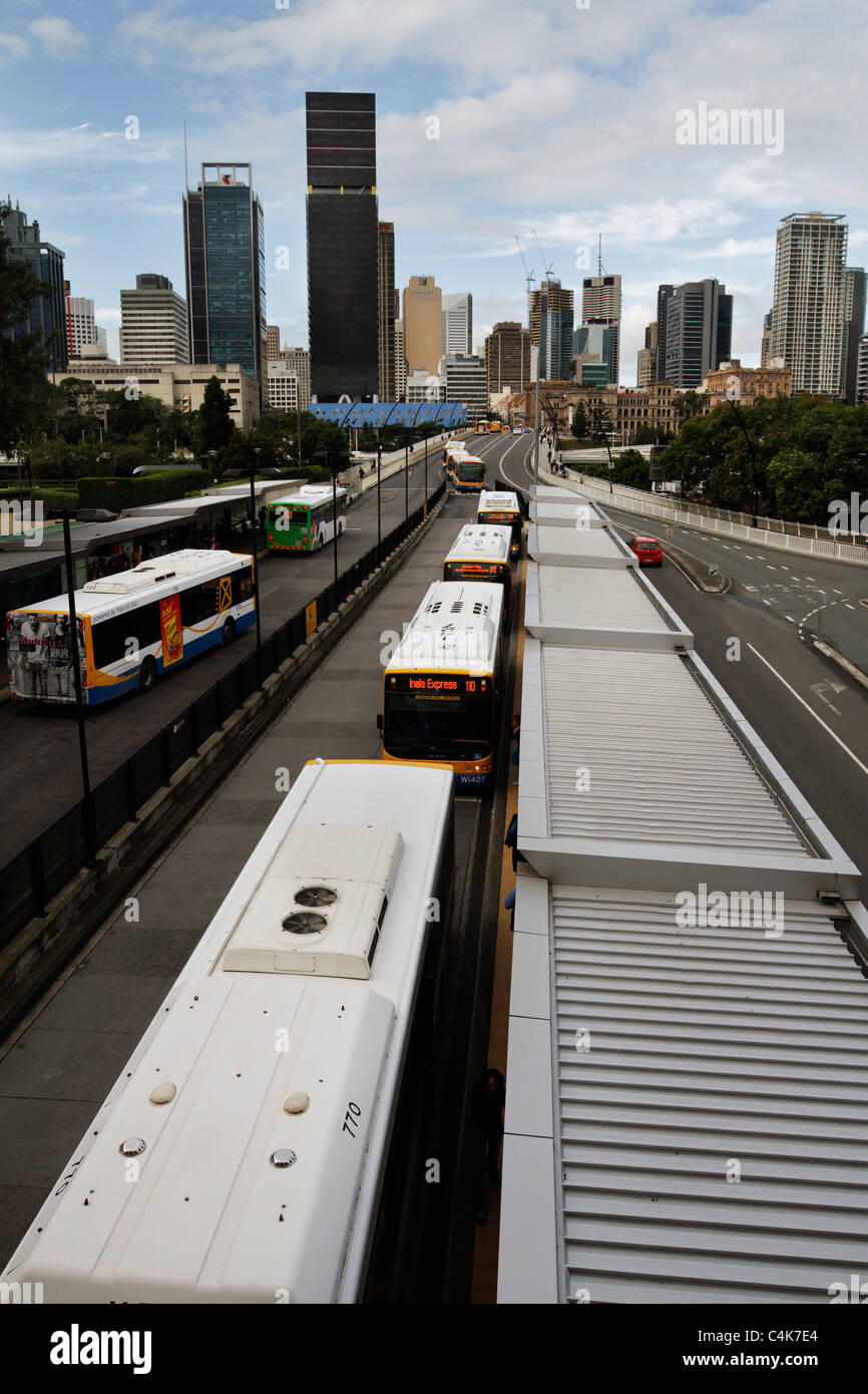 Skyline von Brisbane in der Dämmerung - Australien. Stockfoto