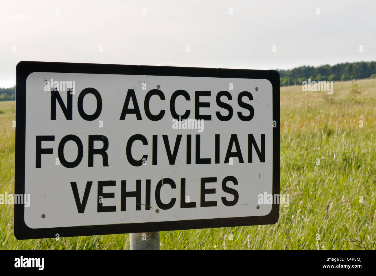 Zeichen auf Salisbury Plain' Kein Zugang für zivile Fahrzeuge" Stockfoto