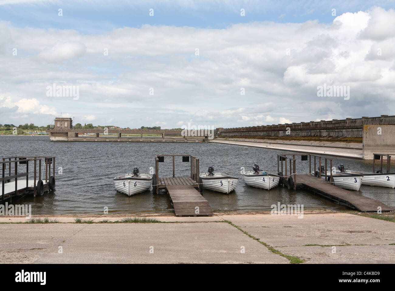 Angler-Boote am Blithfield Stausee Stockfoto