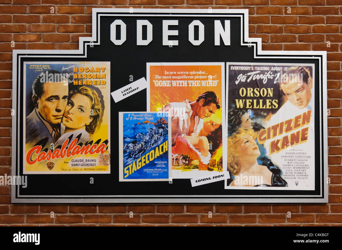 Kinoplakate auf ein Odeon von 1940/41 Werbung Casablanca, Stagecoach, gegangen mit dem Wind und Citizen Kane Stockfoto