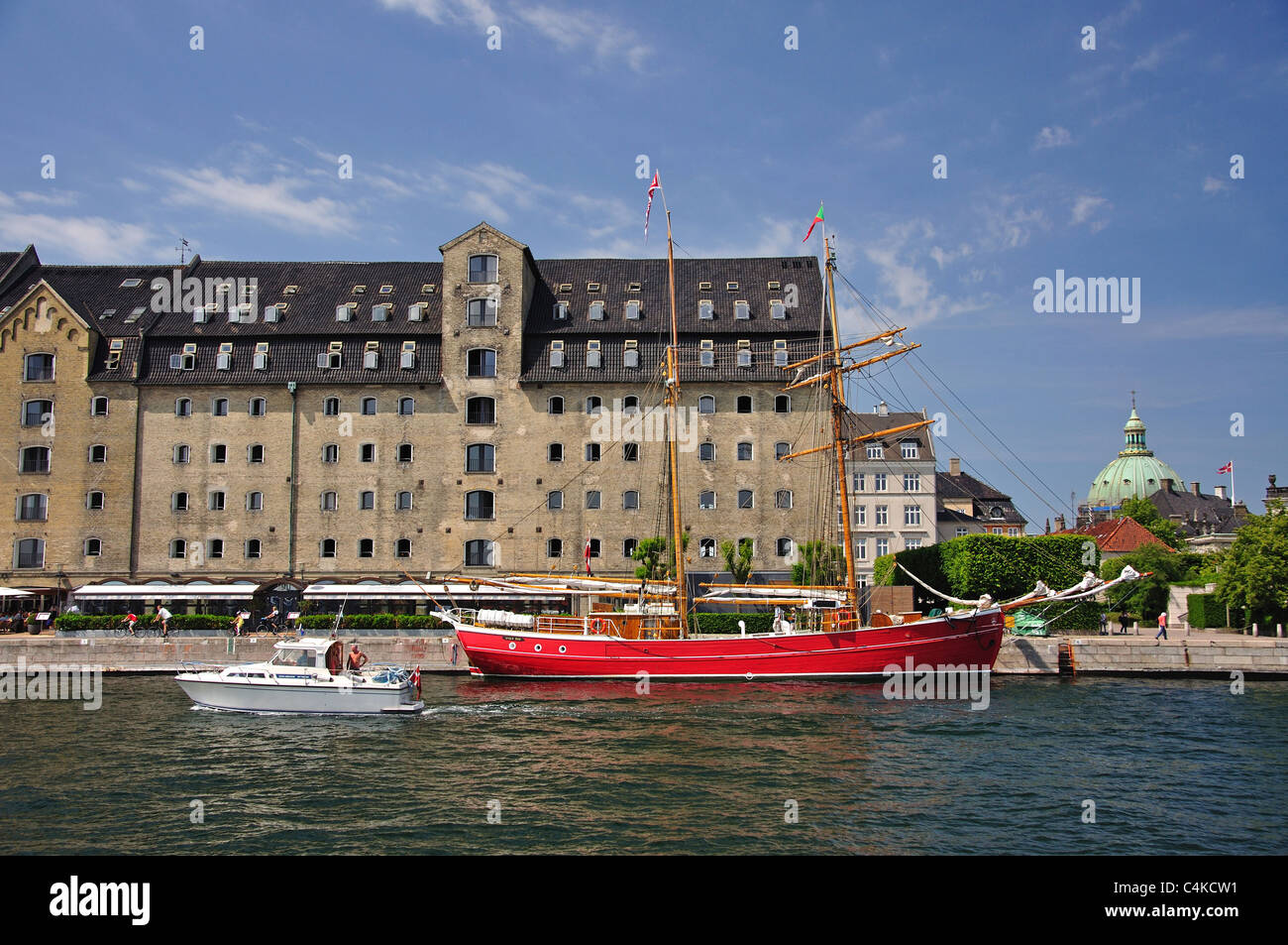 Boote am Kai, Larsens Plads, Kopenhagen (Kobenhavn), Königreich Dänemark Stockfoto