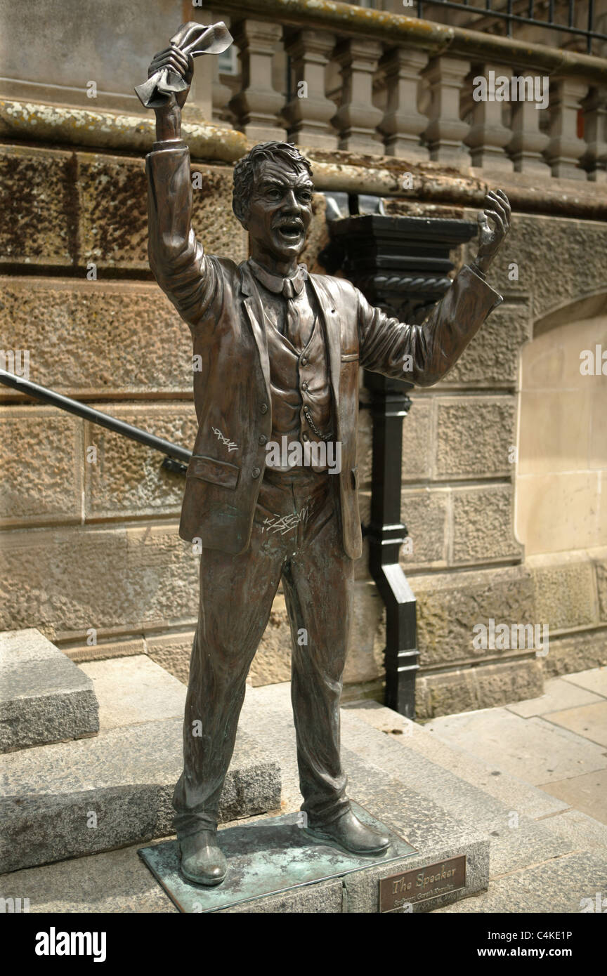 Der Redner, lebensgroße Bronze-Statue von Belfast geboren Bildhauer Gareth Knowles Stockfoto