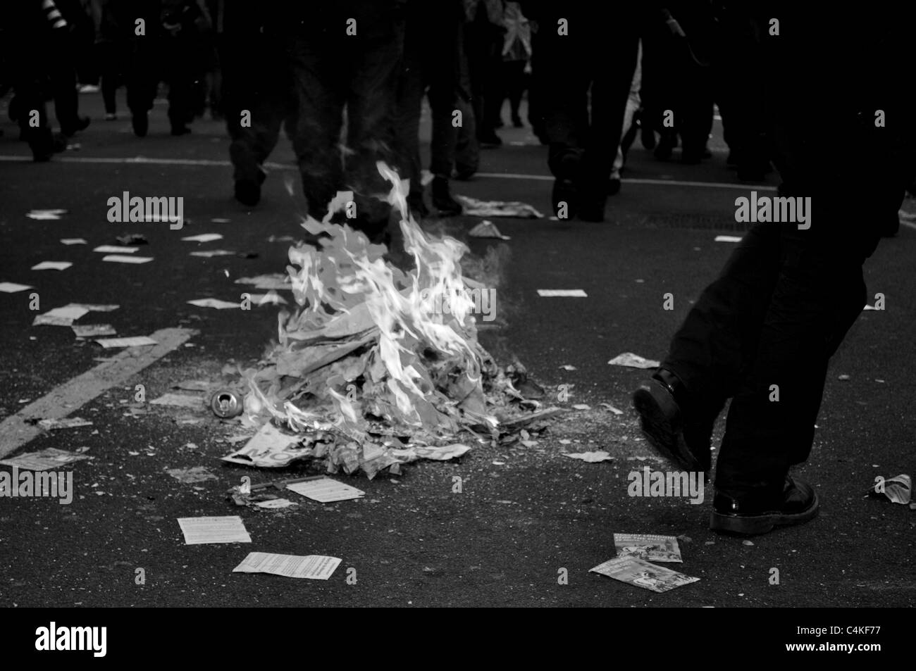 Schwarz / weiß digitale Fotografie von der Anti-Wunde März 26. März für die Alternative durch London. Stockfoto