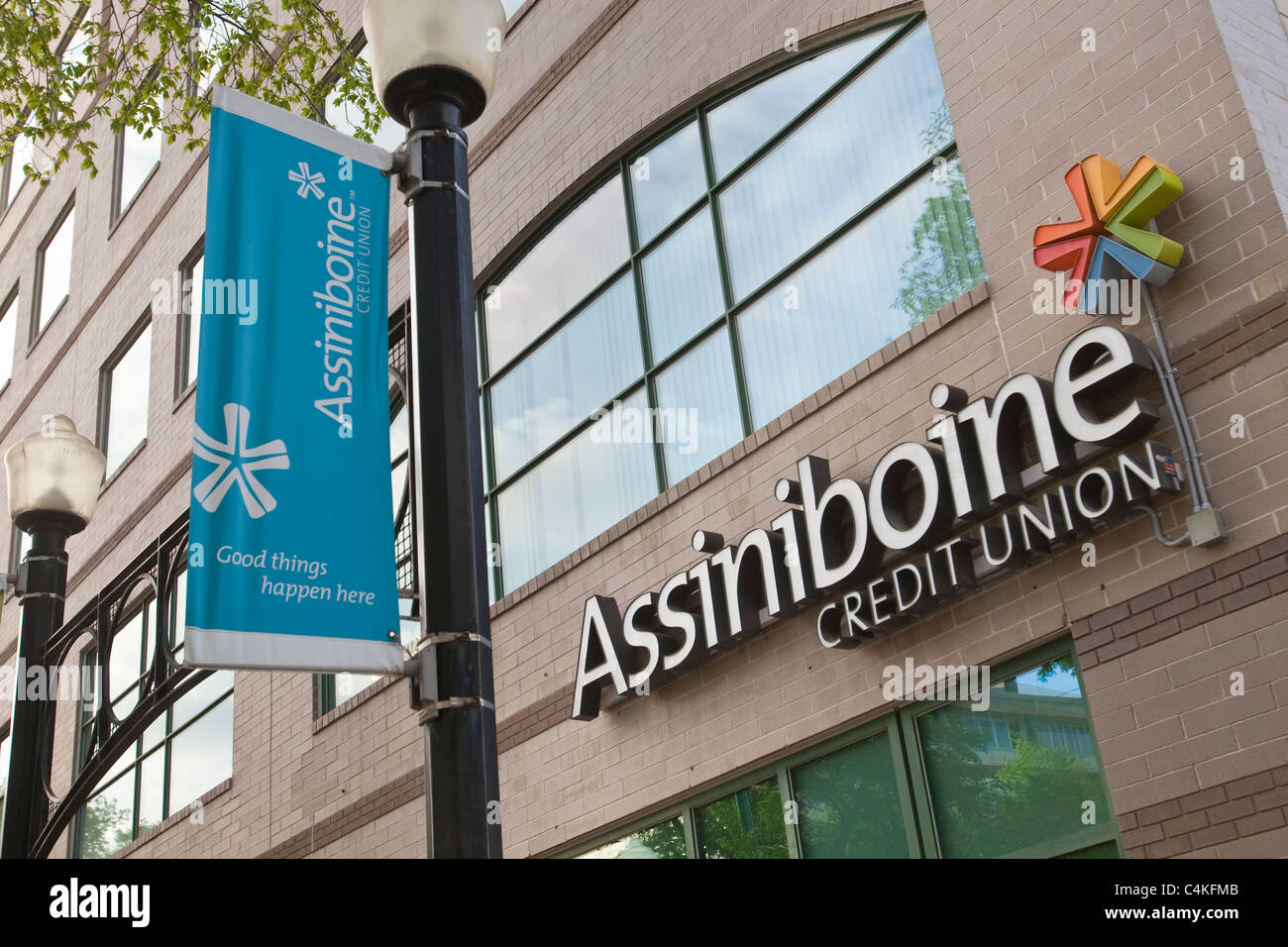 Assiniboinne Credit UnionLogo ist an einem Gebäude in Winnipeg sehen