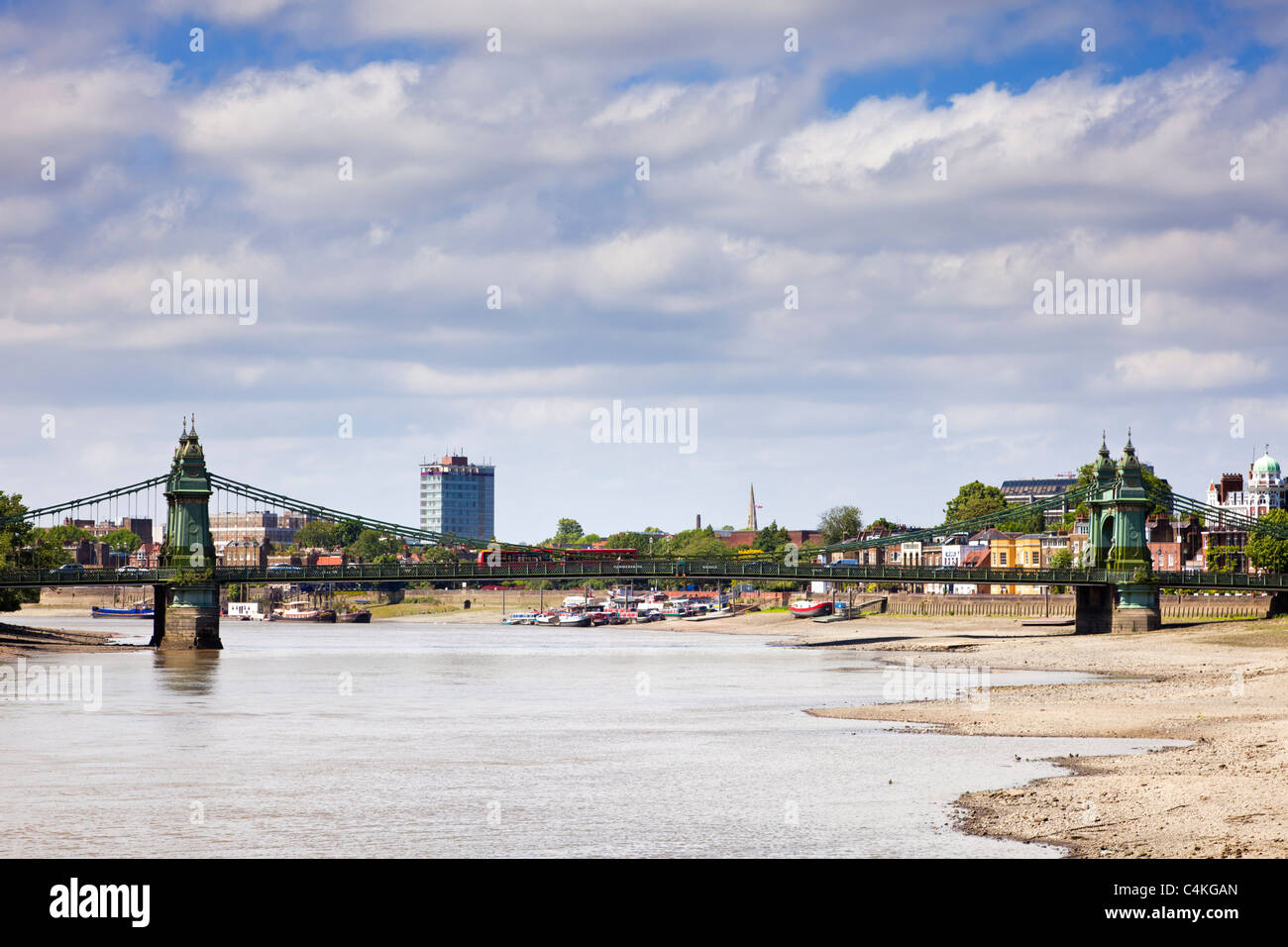 Blick auf Hammersmith Bridge und der Themse, London, England, Vereinigtes Königreich Stockfoto