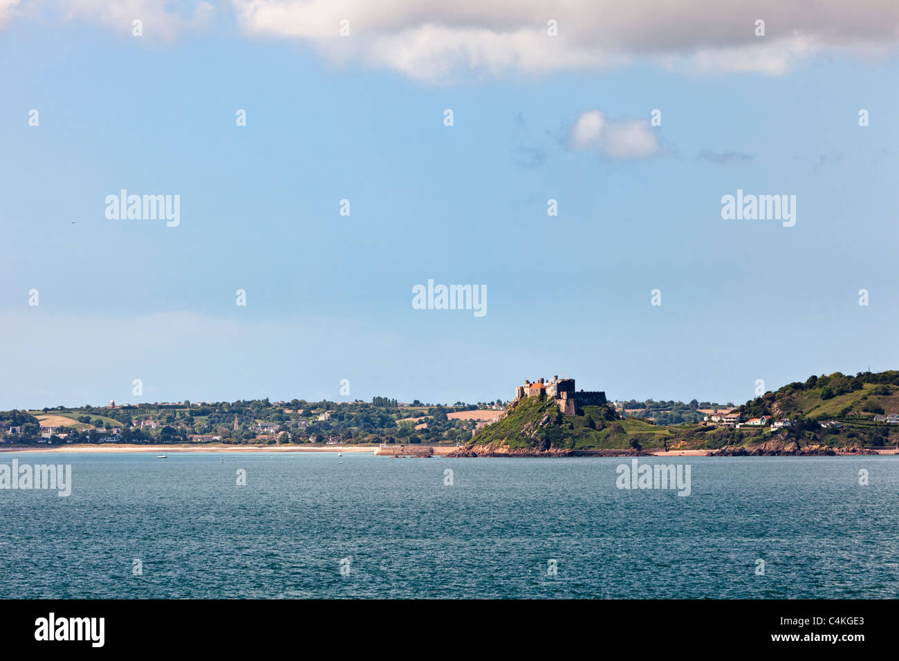 Jersey, Gorey Castle und Gorey Hafen, Jersey, Kanalinseln, UK Stockfoto