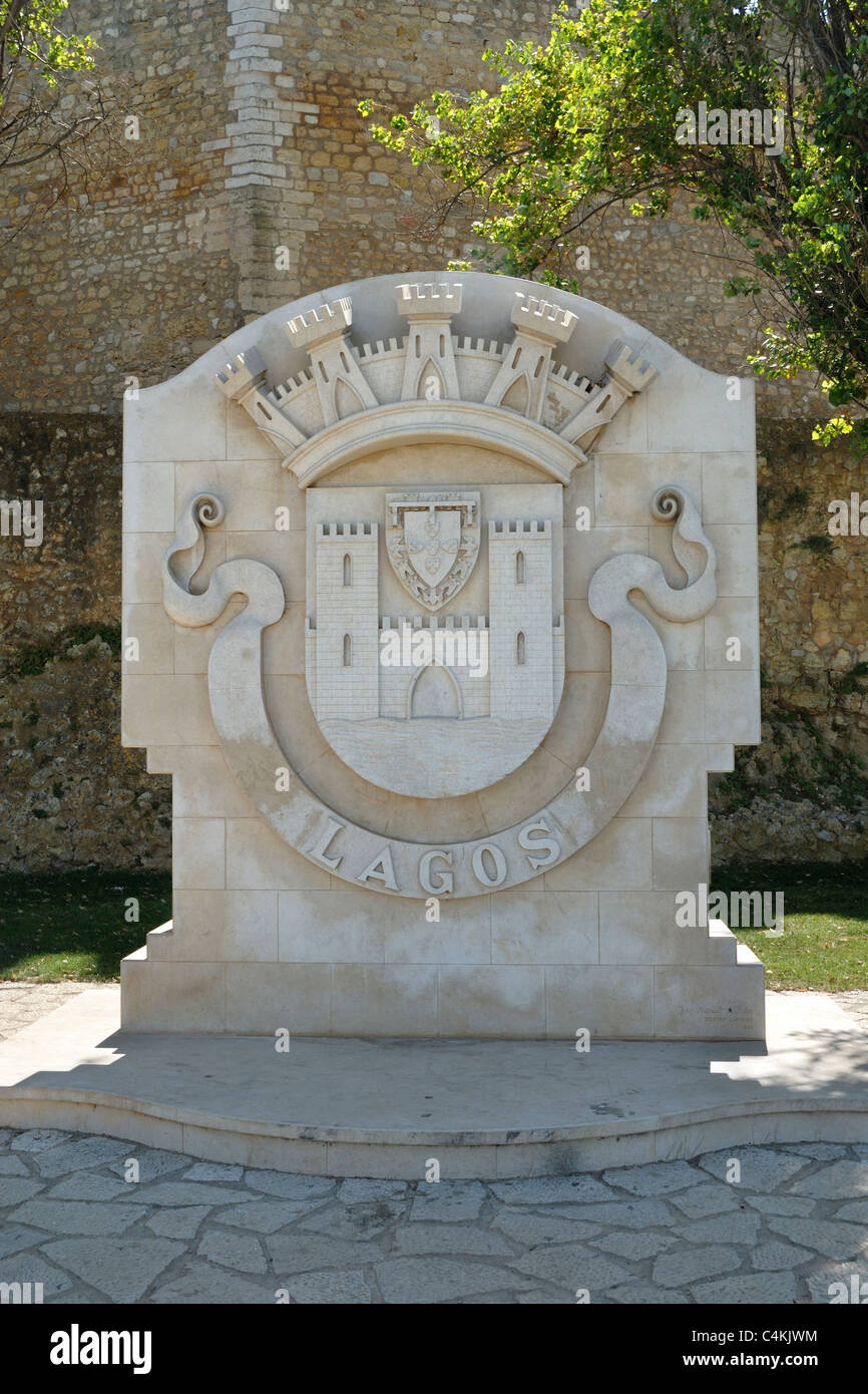 Wappen der Arme gemeißelt in Stein, Lagos, Algarve, Portugal, Europa. Stockfoto