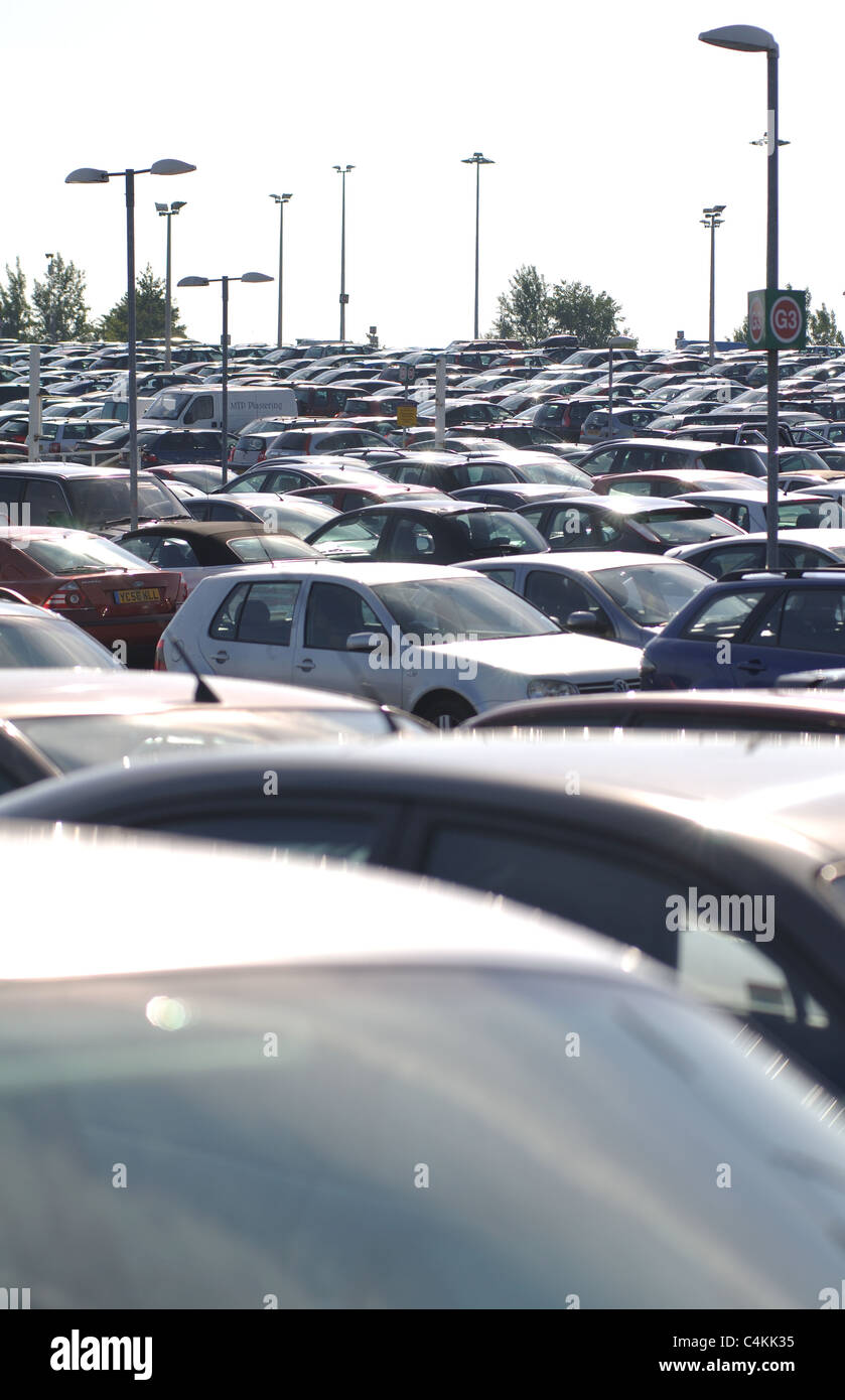 Langzeitaufenthalt-Parkplatz am Flughafen Birmingham, UK Stockfoto
