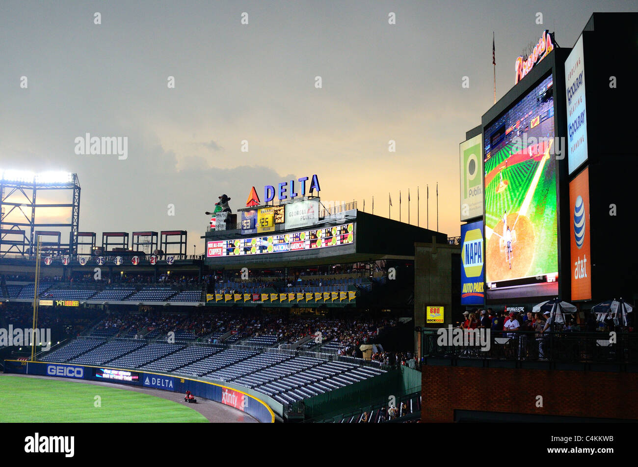 Atlanta, Georgia - 16. Juni 2011: Rain Delay im Turner Field in Atlanta, Georgia. Stockfoto