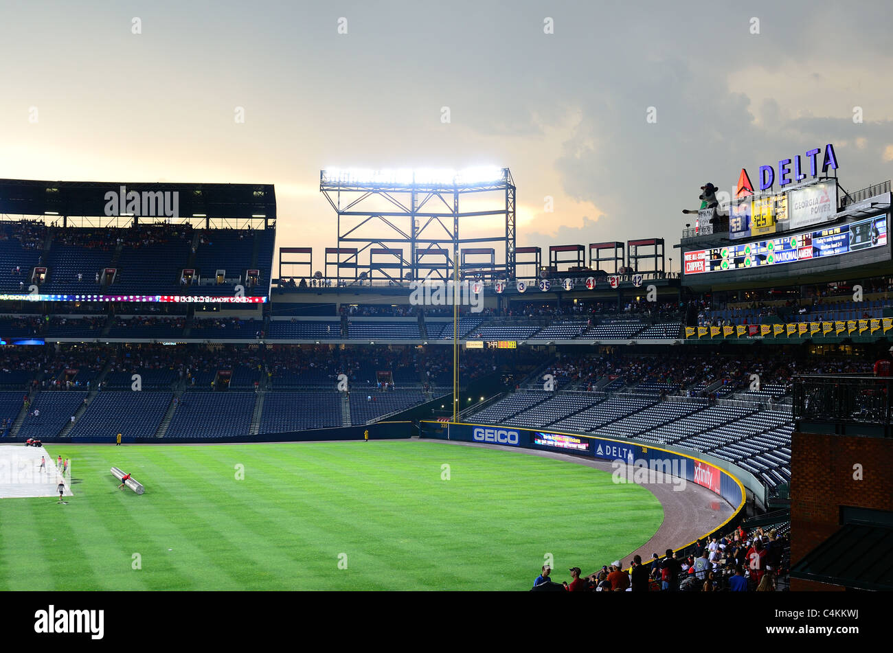 Atlanta, Georgia - 16. Juni 2011: Rain Delay im Turner Field in Atlanta, Georgia. Stockfoto