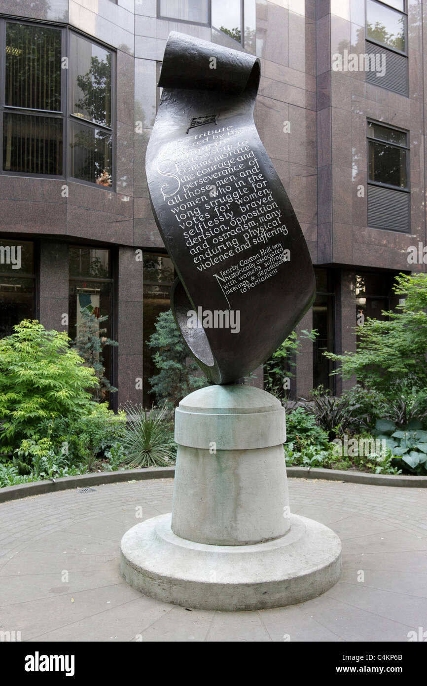 DIE SUFFRAGETTE Denkmal, Bronze uncurling Scroll Gedenken an Männern und Frauen in der Suffragetten-Bewegung. Stockfoto