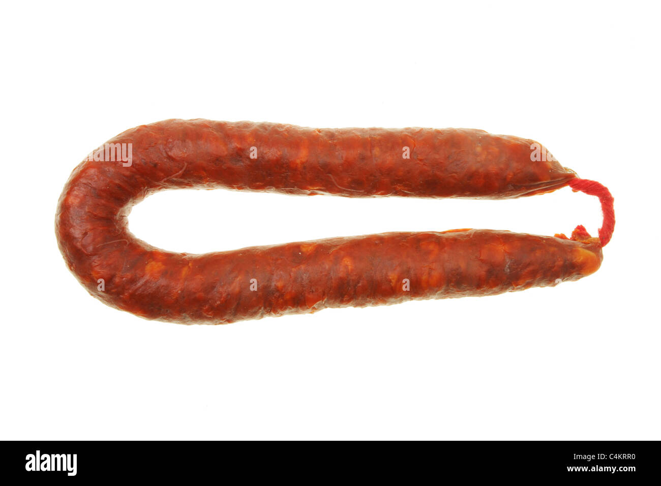 Spanische Chorizo-Wurst-Ring isoliert auf weiss Stockfoto