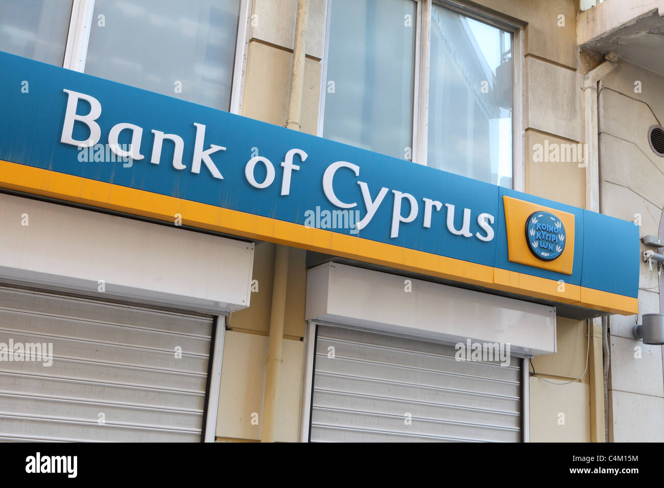 Das Zeichen auf eine Filiale der Bank of Cyprus in Iraklio (Heraklion), Crete. Stockfoto