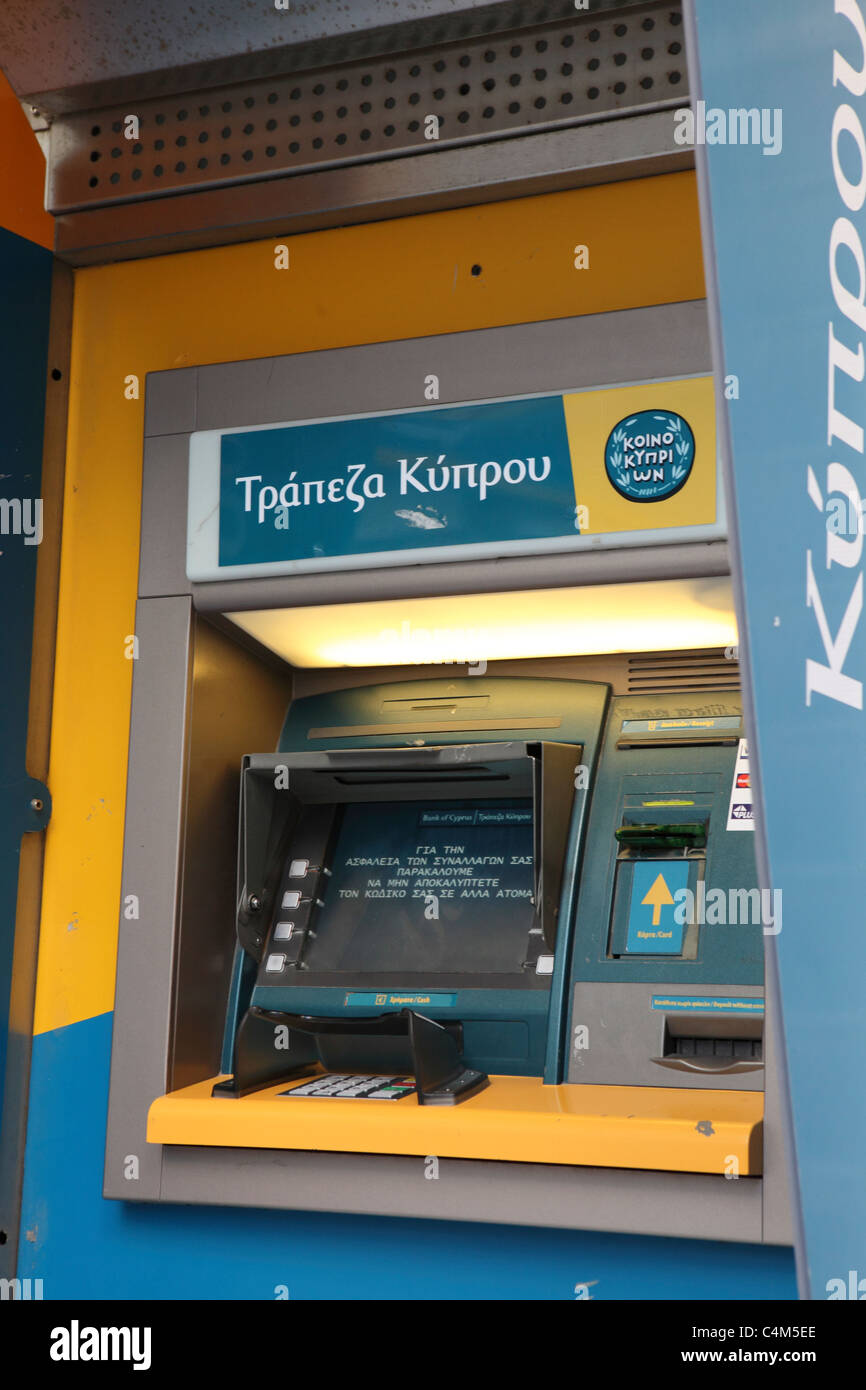 Eine Bank von Zypern ATM in Iraklio (Heraklion), Crete. Stockfoto