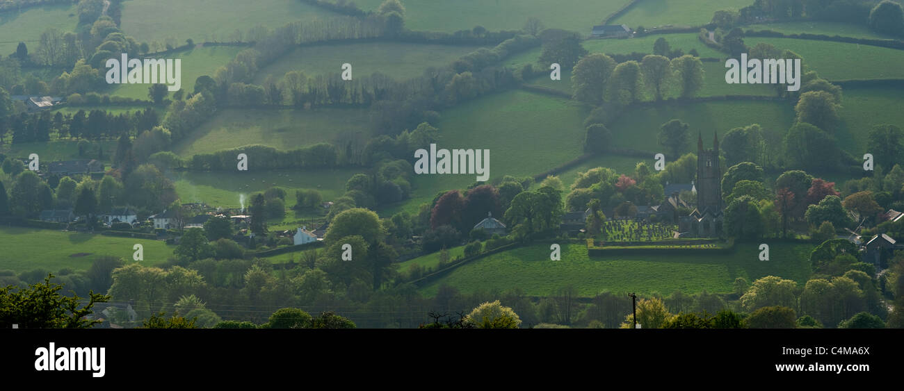 2 Bild Stich Panorama der "des Moores" Kathedralkirche im Dorf von Widecombe-in-the-Moor auf Dartmoor. Stockfoto