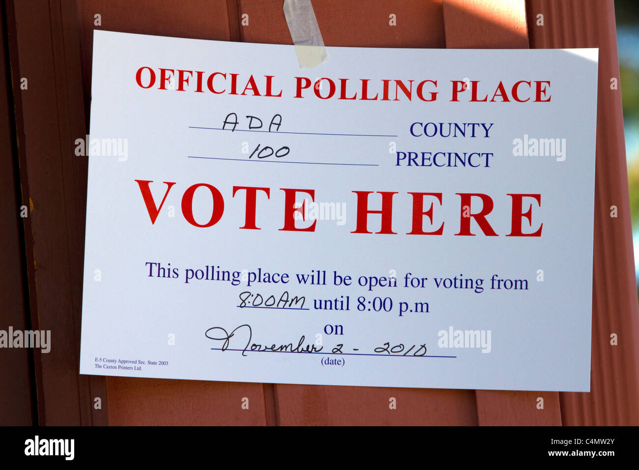 Stimmen Sie hier Zeichen in einem Wahllokal in Boise, Idaho, USA. Stockfoto