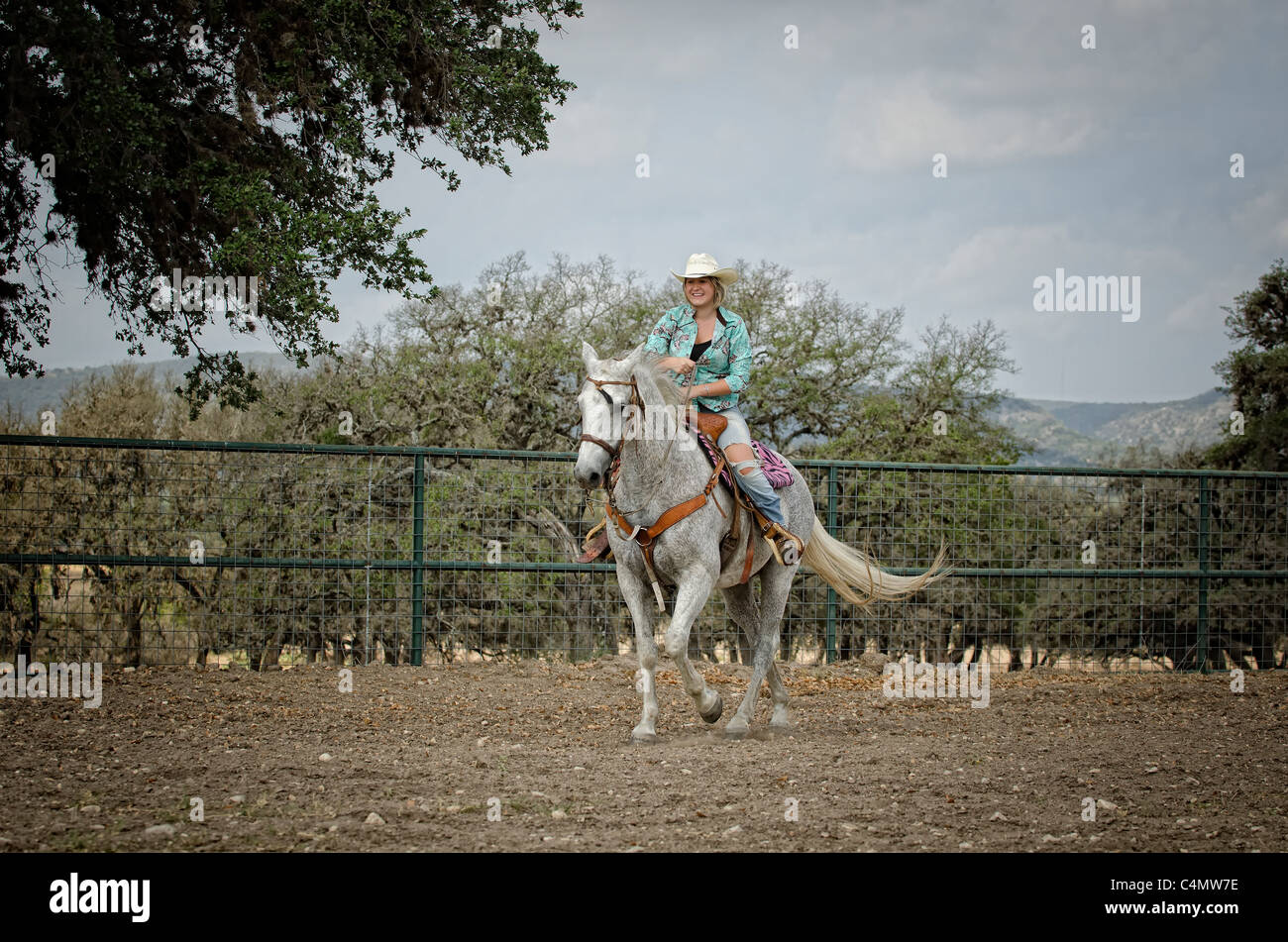 Cowgirl Reiten Stockfoto