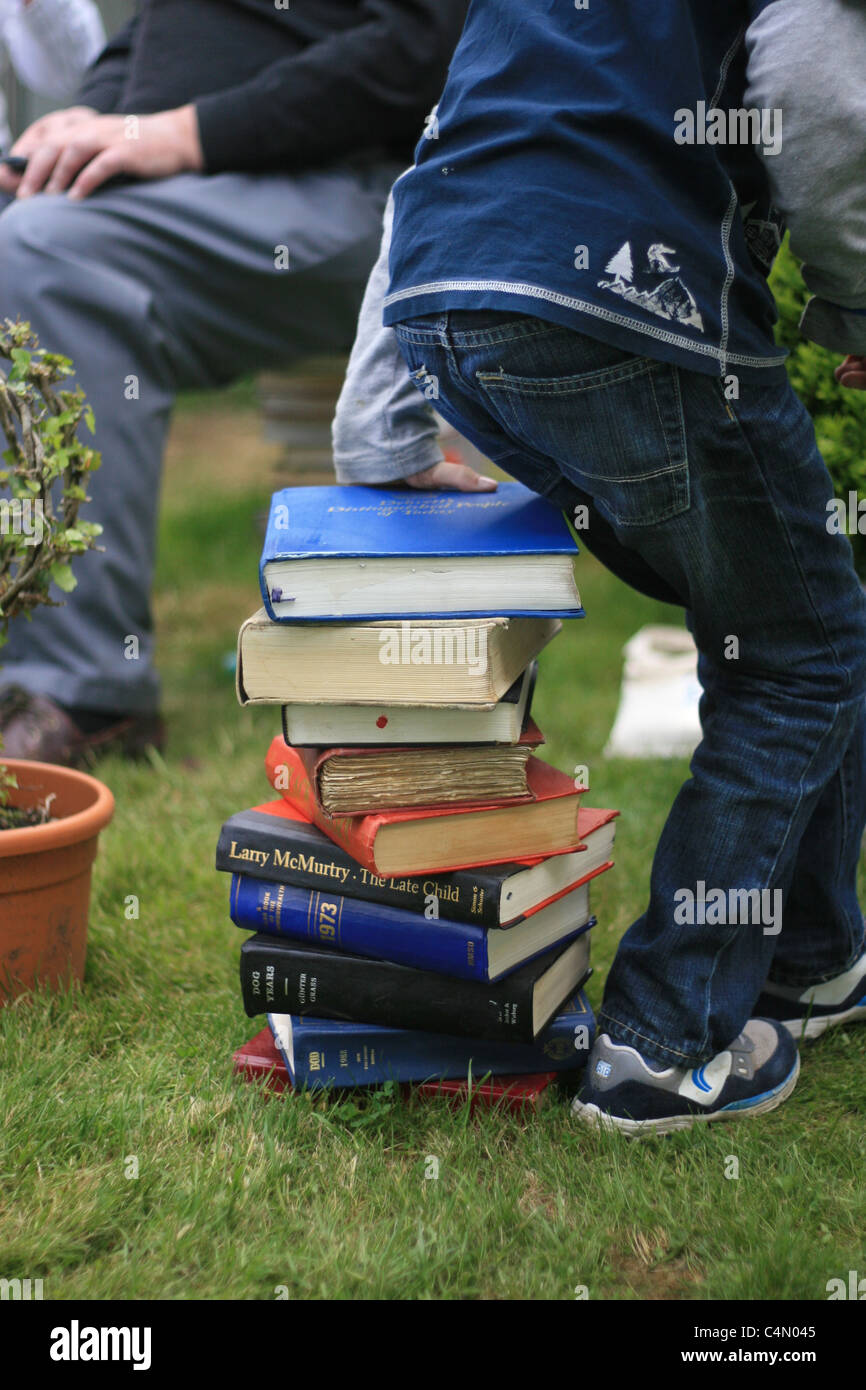 Sitzgelegenheiten im Freien zur Verfügung gestellt, in der Heu-Literaturfestival 2011 Stockfoto