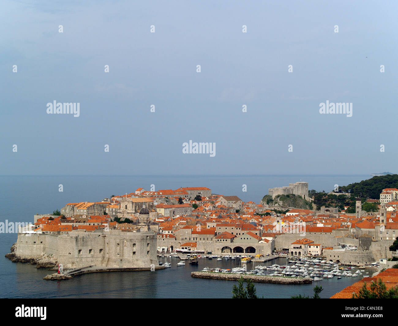 Dubrovnik Stadtbild Telezoom geschossen aus entfernten Berg Stockfoto