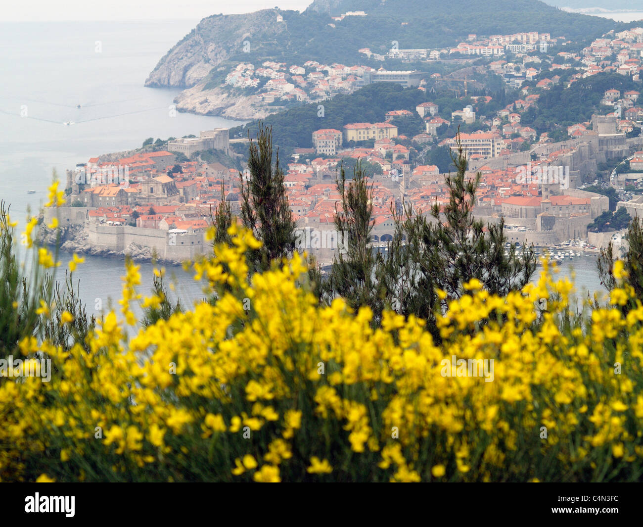 Dubrovnik Stadtbild Telezoom geschossen aus entfernten Berg Stockfoto