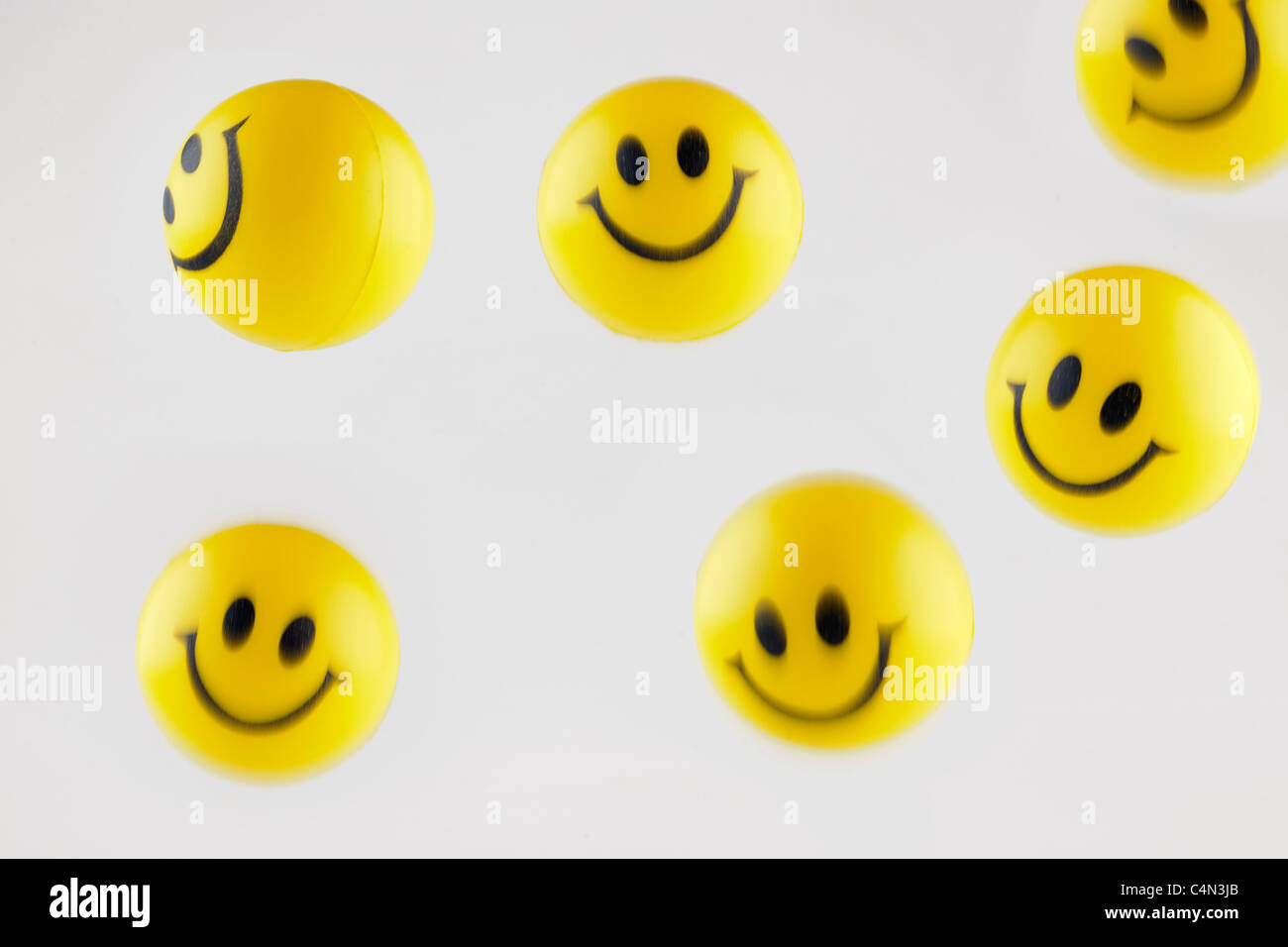 Springenden Bällen der gelben Smiley-Gesicht Stockfoto