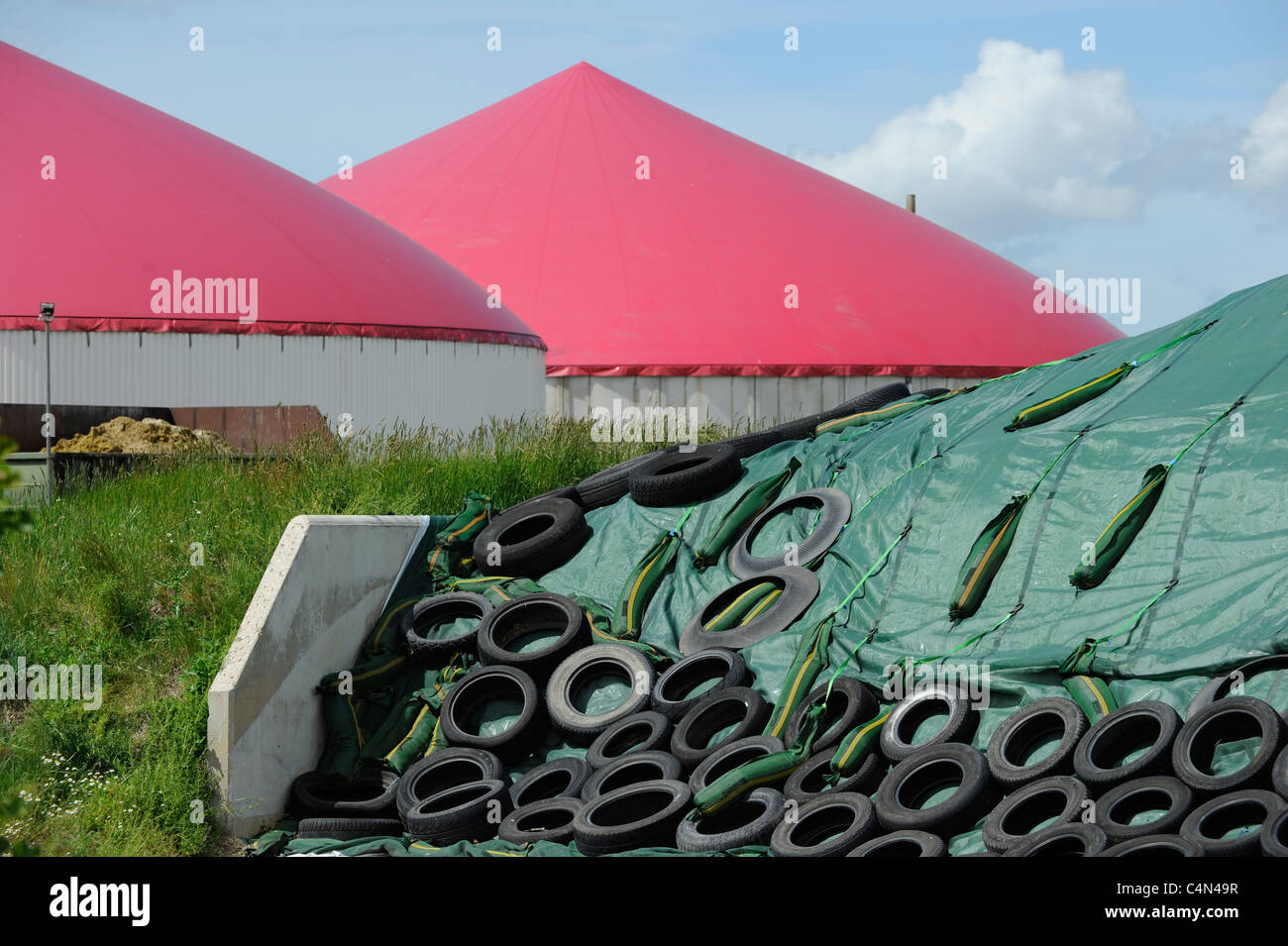 Deutschland-MT-Energie Biogasanlage eines Landwirts auf Nordsee Insel Nordstrand im Bundesland Schleswig-Holstein Stockfoto