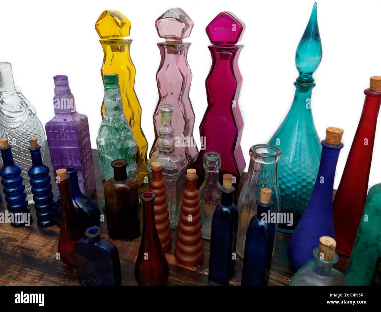 Eine Sammlung von Glas Flaschen, alle unterschiedlichen Formen, Größen und Farben Stockfoto