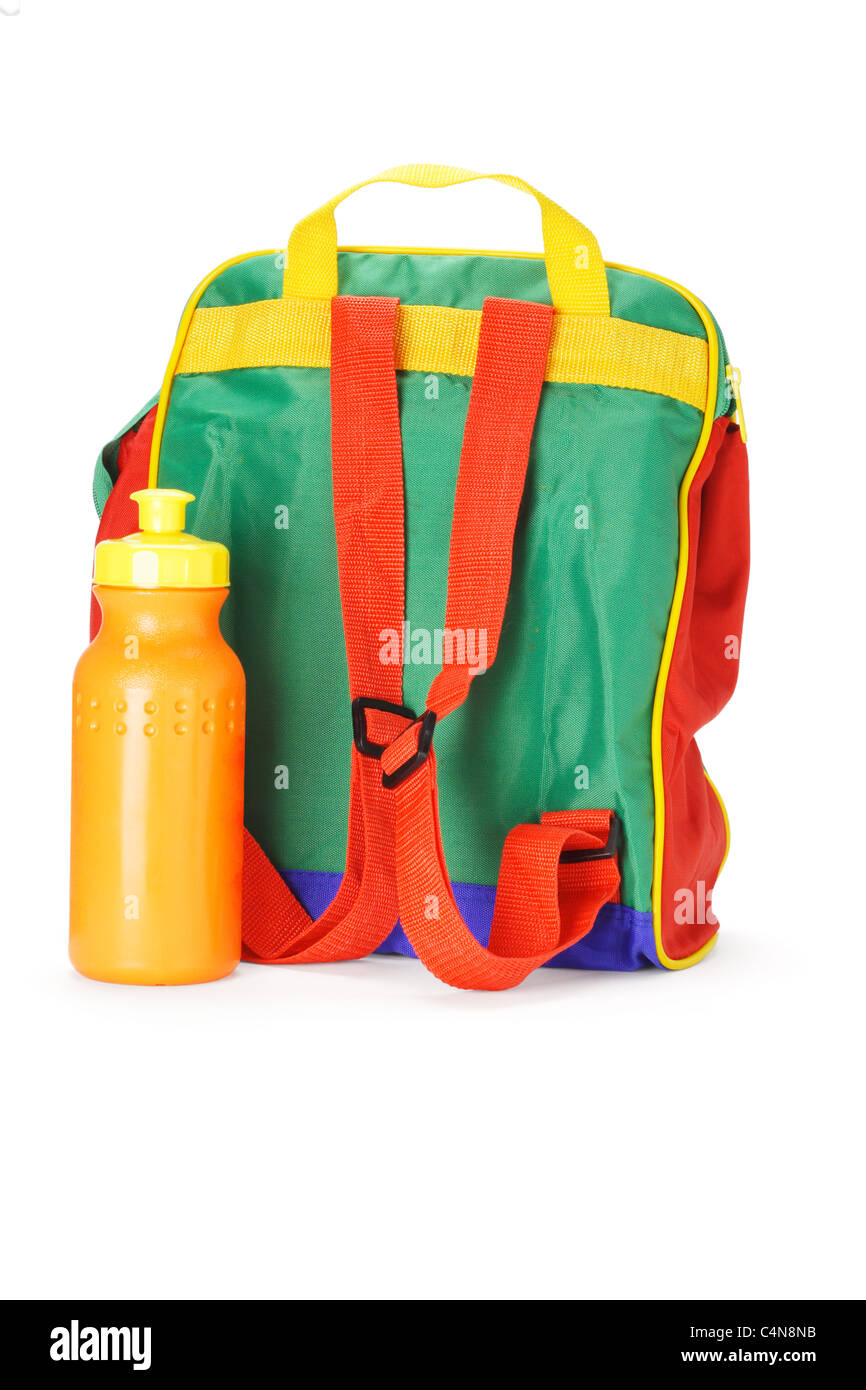Bunte Vorschulkind Rucksack und Kunststoff Wasserbehälter auf weißem Hintergrund Stockfoto