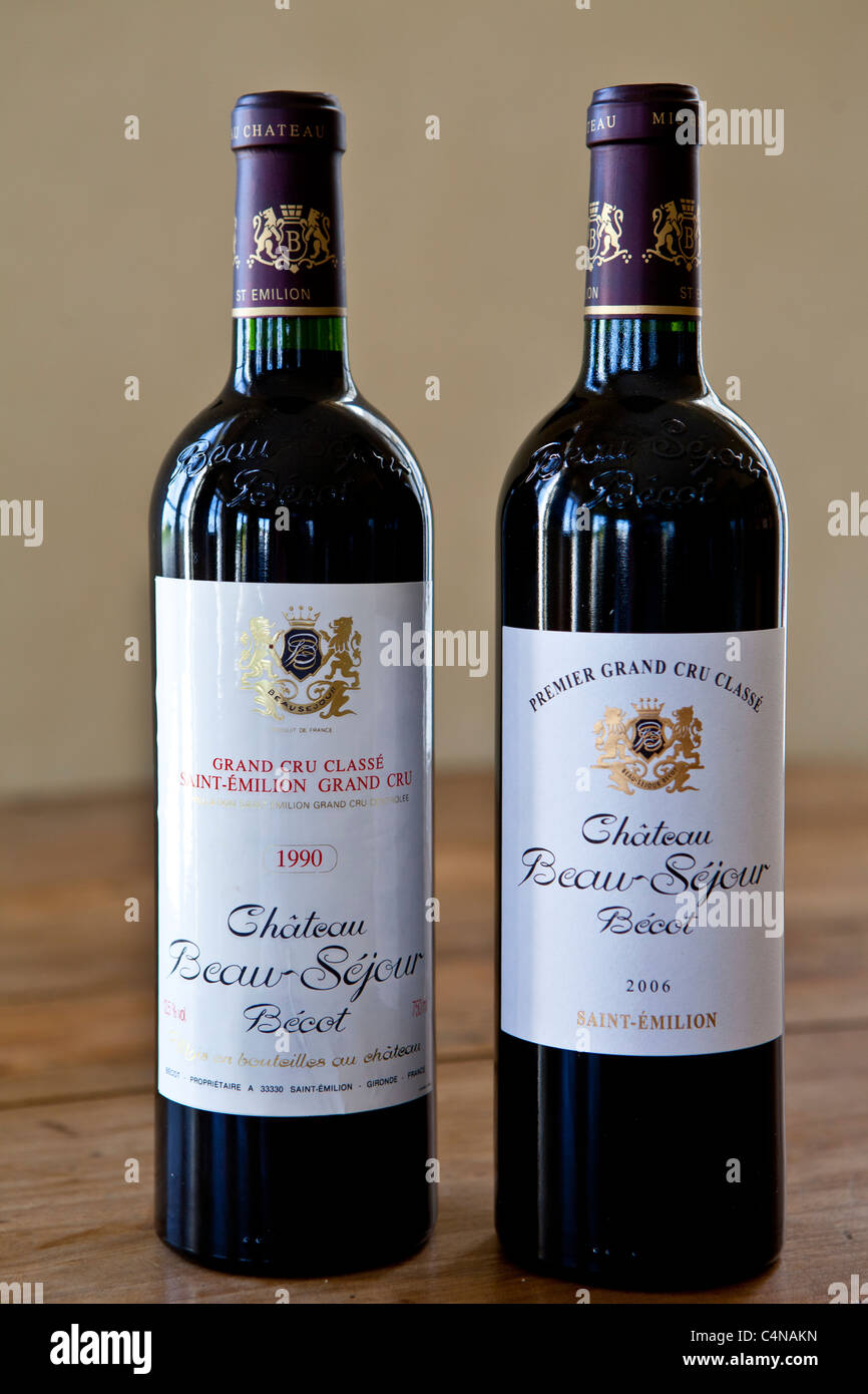Feiner Wein Chateau Beau Sejour Becot 1990 Oldtimer Grand Cru Classe Saint Emilion Grand Cru und 2006, Bordeaux, Frankreich Stockfoto