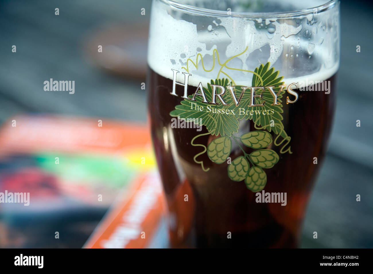 Pint Glas "Harveys" Sussex Bier hautnah Stockfoto