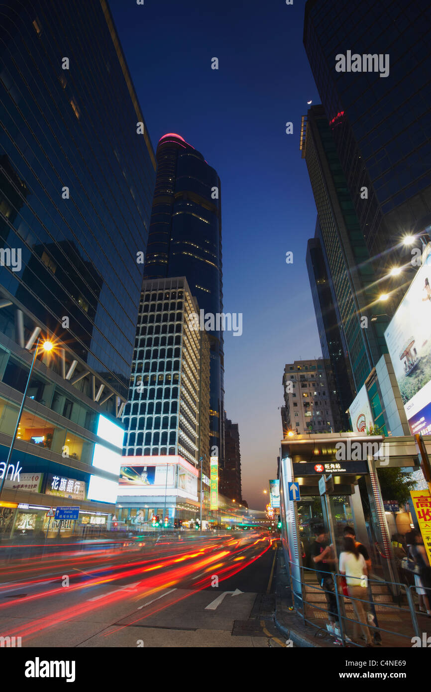 Verkehr entlang Argyle Street, Mongkok, Kowloon, Hong Kong, China Stockfoto