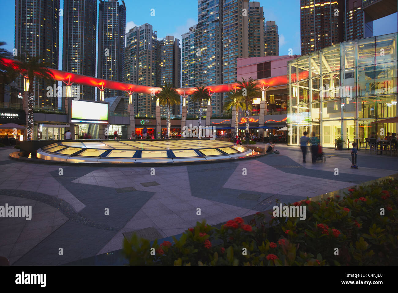Restaurants in Civic Square, Elemente Mall, West Kowloon, Hong Kong, China Stockfoto