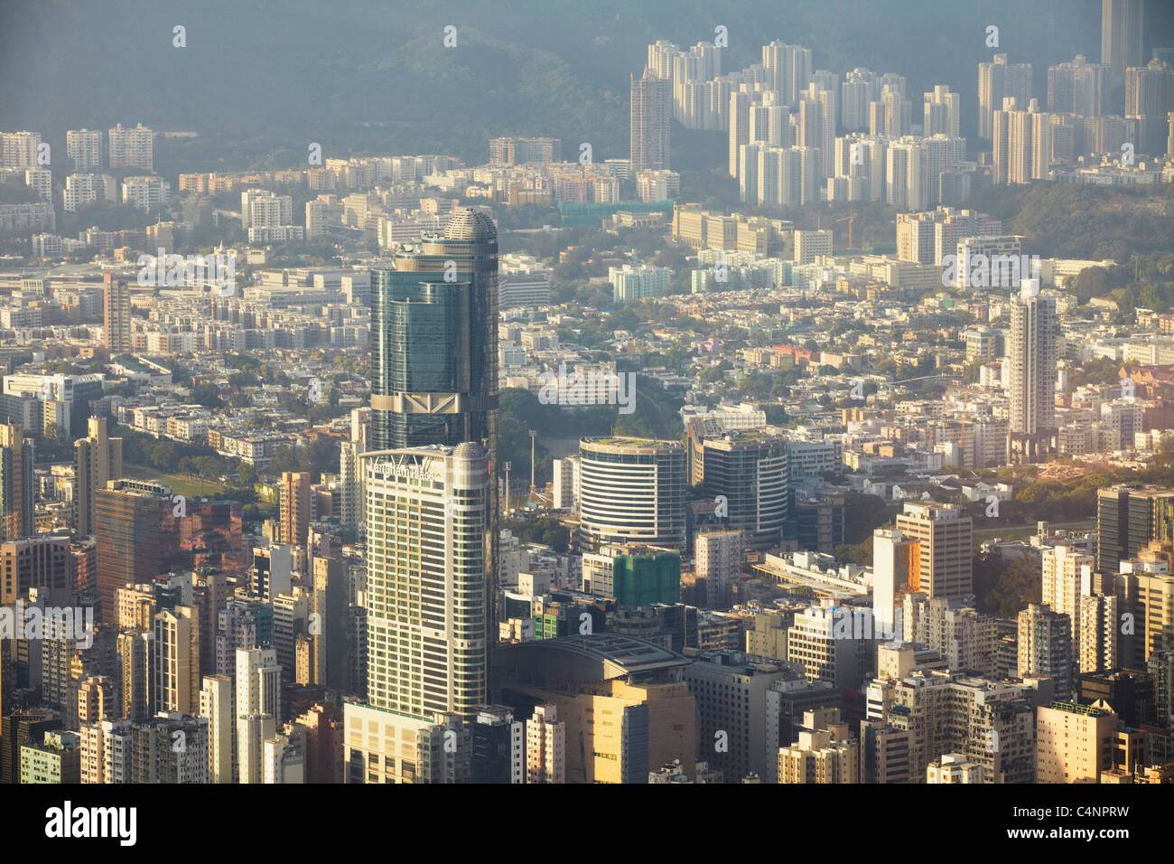 Luftaufnahme von Mongkok von Sky 100 Aussichtsplattform in ICC (International Commerce Centre), West Kowloon, Hong Kong, China Stockfoto