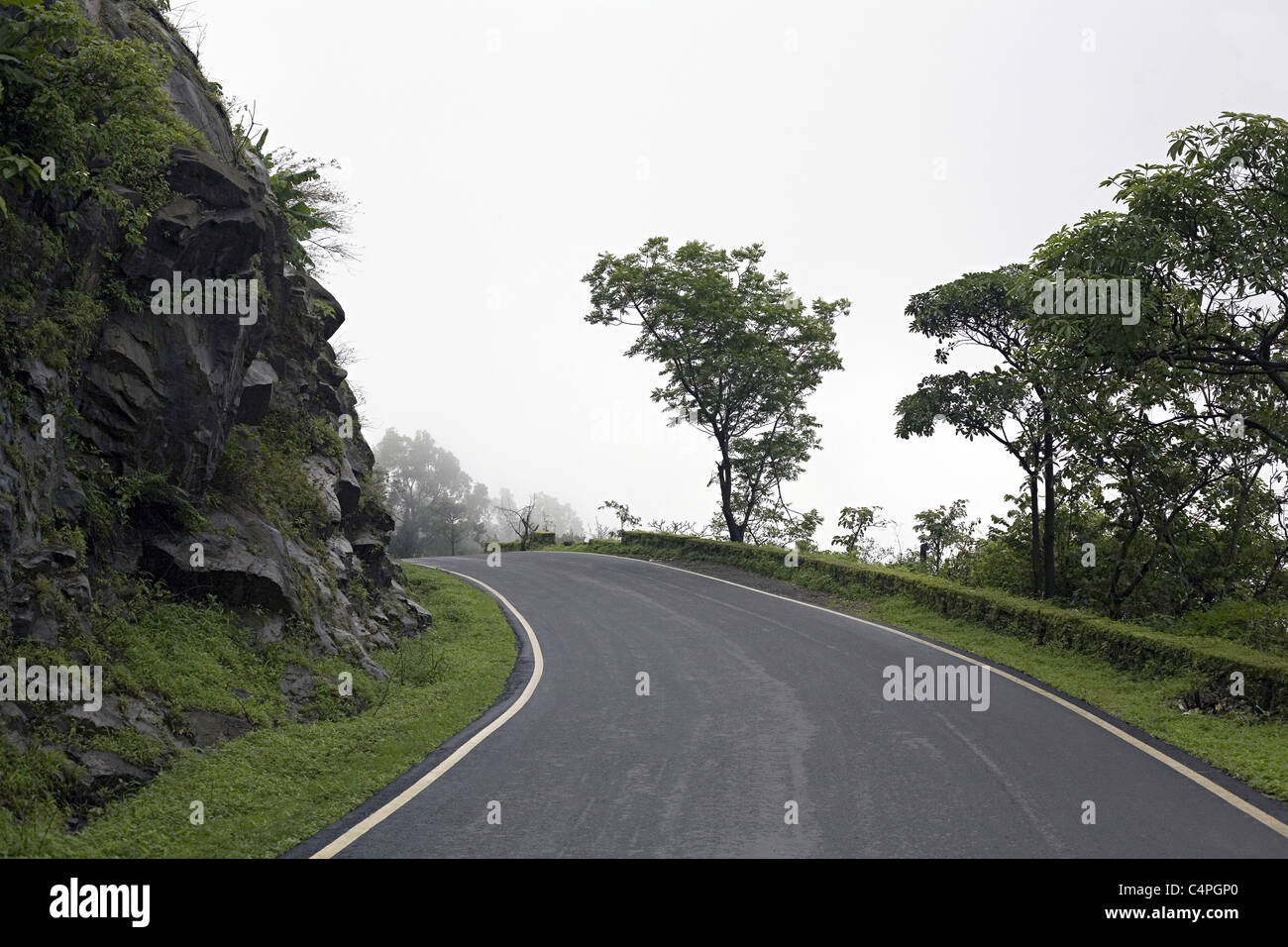 Chorla Ghats Straße 800 m Seehöhe im Naturschutzgebiet Mhadei Goa. Stockfoto