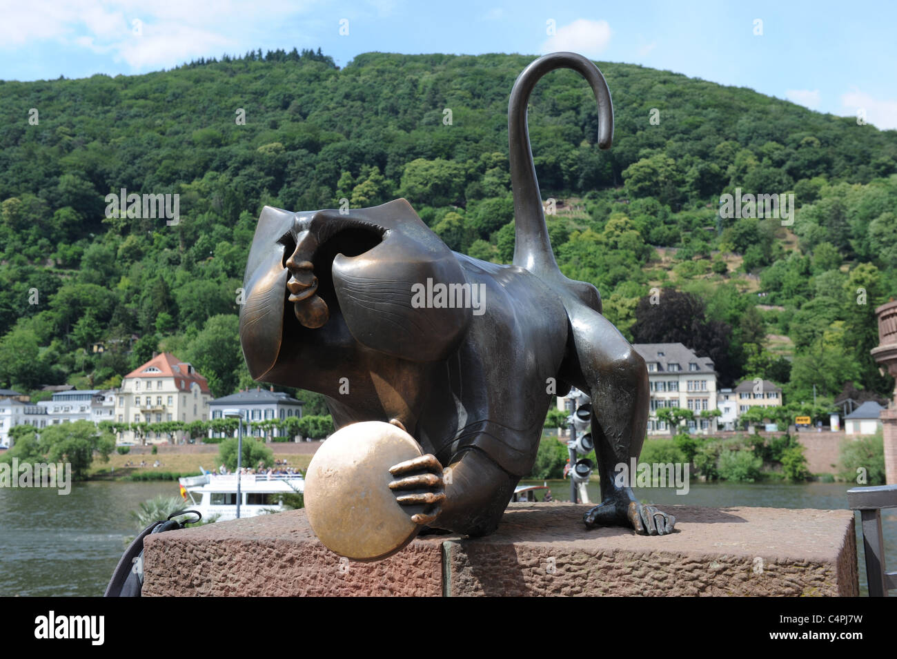 Brueckenaffe Brücke Bronze Affen Skulptur von Gernot Rumpf Heidelberg Baden-Württemberg Deutschland Deutschland Stockfoto