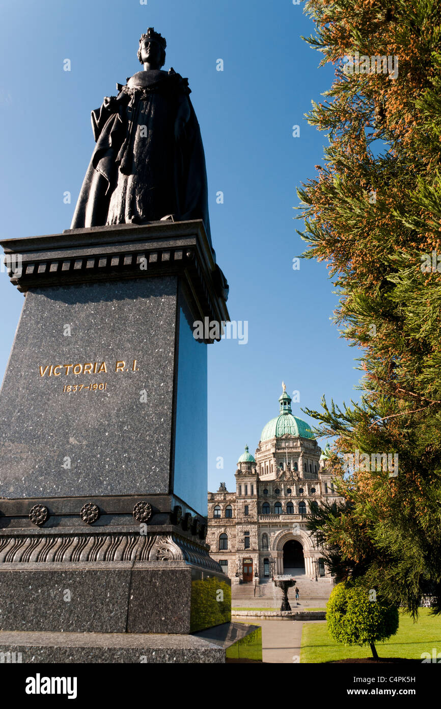 Queen Victoria Statue vor dem Parlament Gebäude. Victoria, Vancouver Island, British Columbia, Kanada. Stockfoto