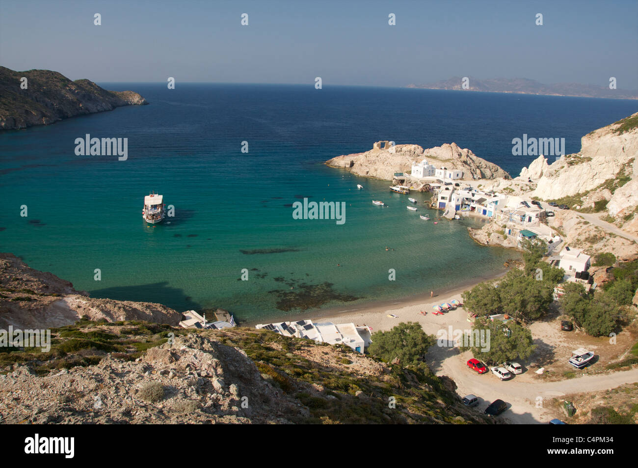 Schöne Bucht von Firopotamos auf den Kykladen Insel Milos Stockfoto