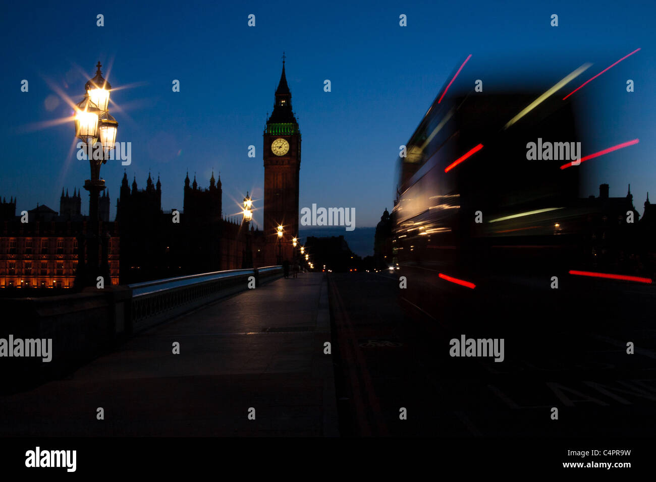 Eine untergehende Sonne Silhouetten der Houses of Parliament und Big ...