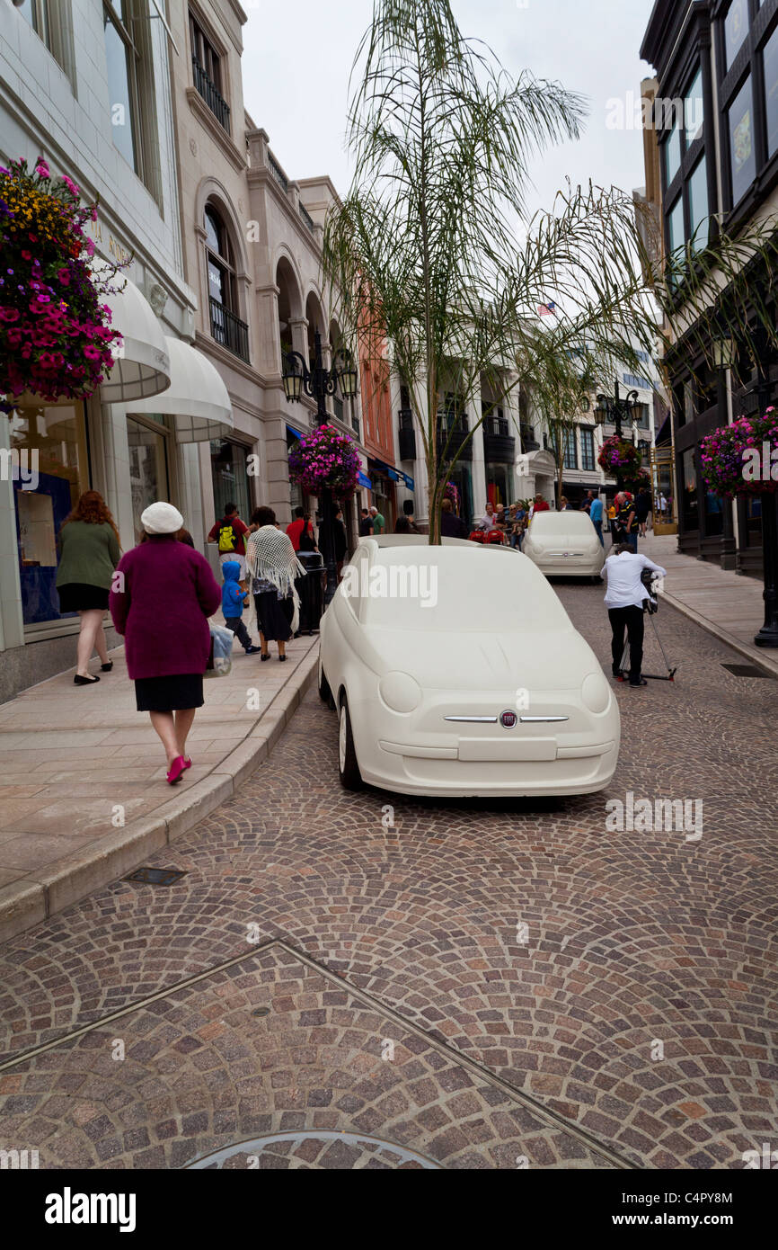 Geschäfte auf über Rodeo aus der Rodeo Drive in Beverly Hills Kalifornien im Jahr 2011 Stockfoto