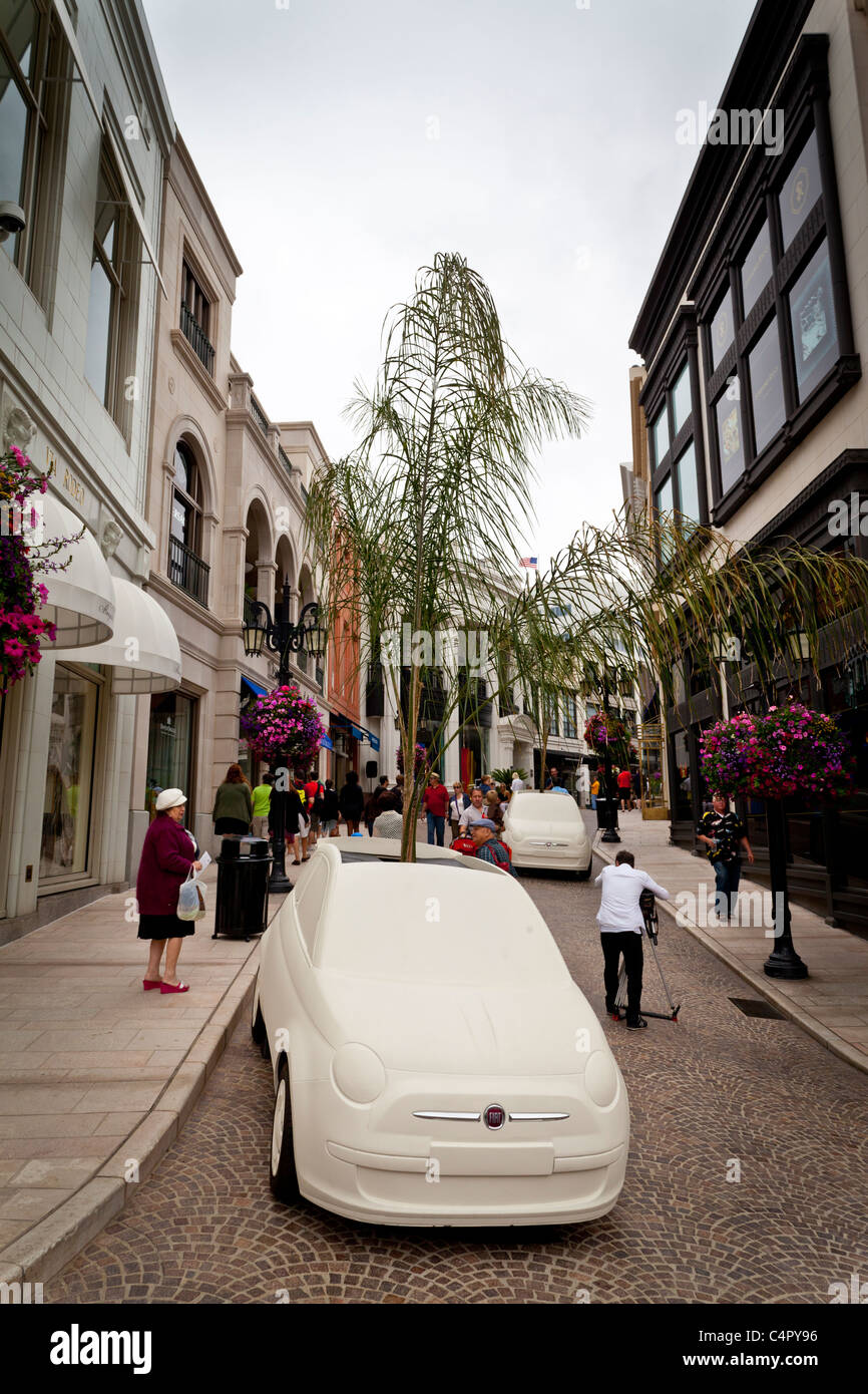 Geschäfte auf über Rodeo aus der Rodeo Drive in Beverly Hills Kalifornien im Jahr 2011 Stockfoto