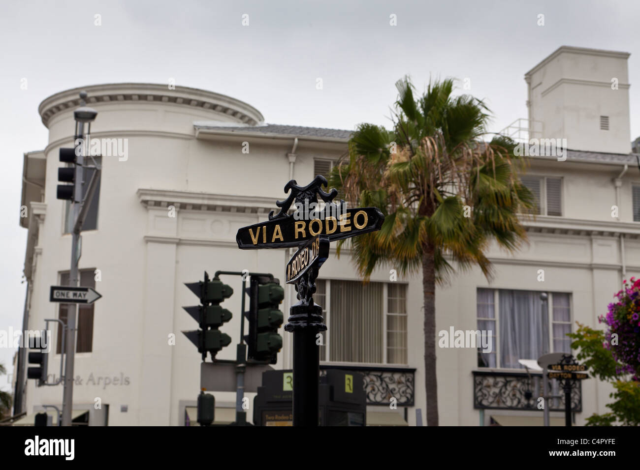 Eine Straße Zeichen für Via Rodeo und Rodeo Drive in Beverly Hills Kalifornien Stockfoto