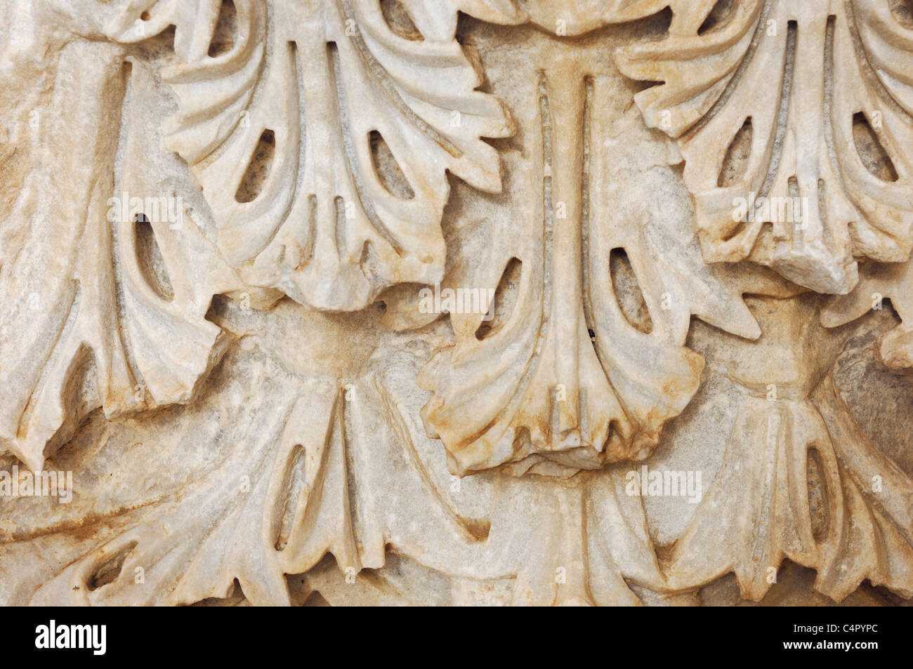 Muster schnitzen Details einer antiken Säule Hauptstadt - hellenistischen Periode Roman Agora, Kourion, Zypern Stockfoto