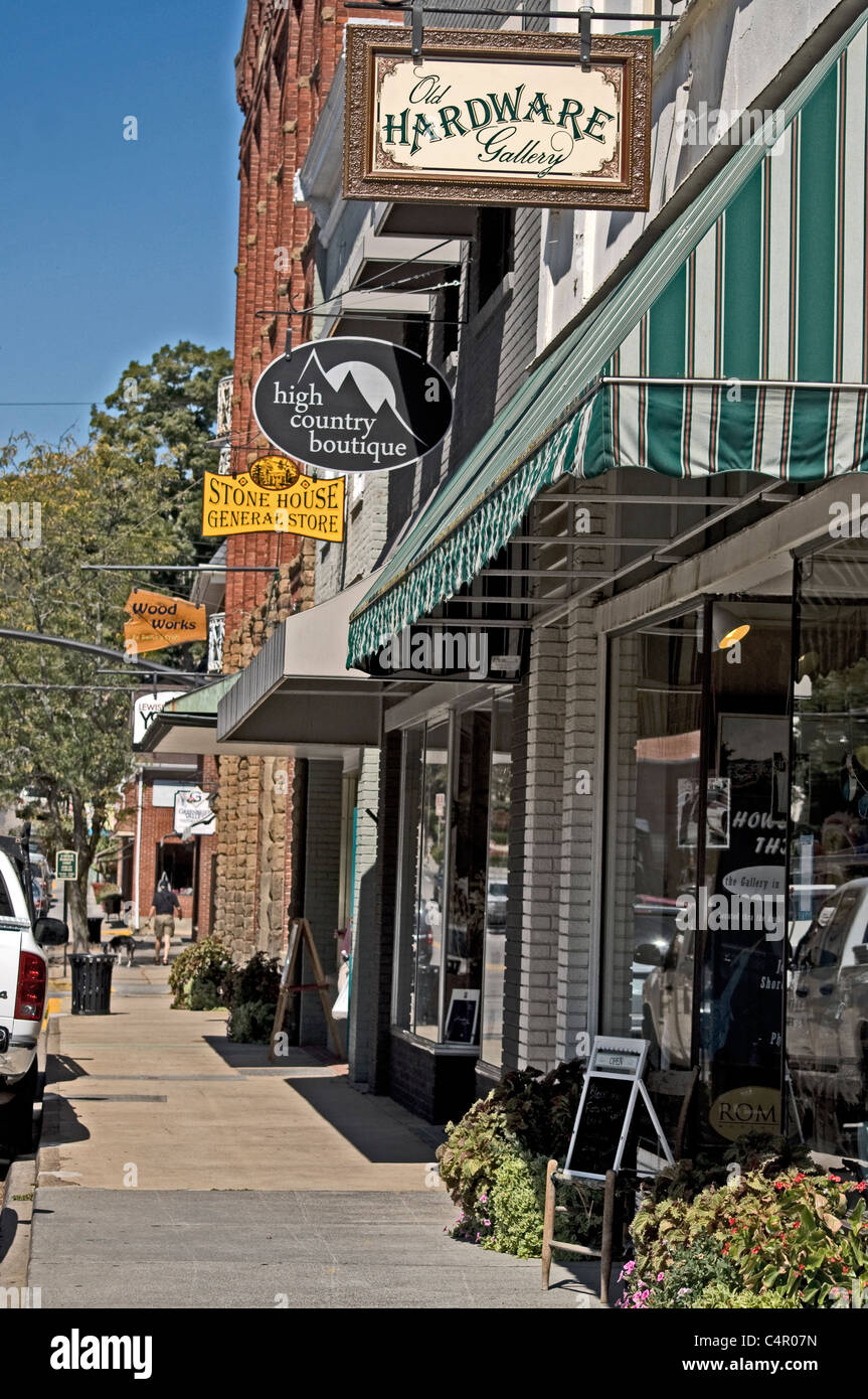 Geschäfte entlang der Washington Street in der Innenstadt von Lewisburg, West Virginia Stockfoto